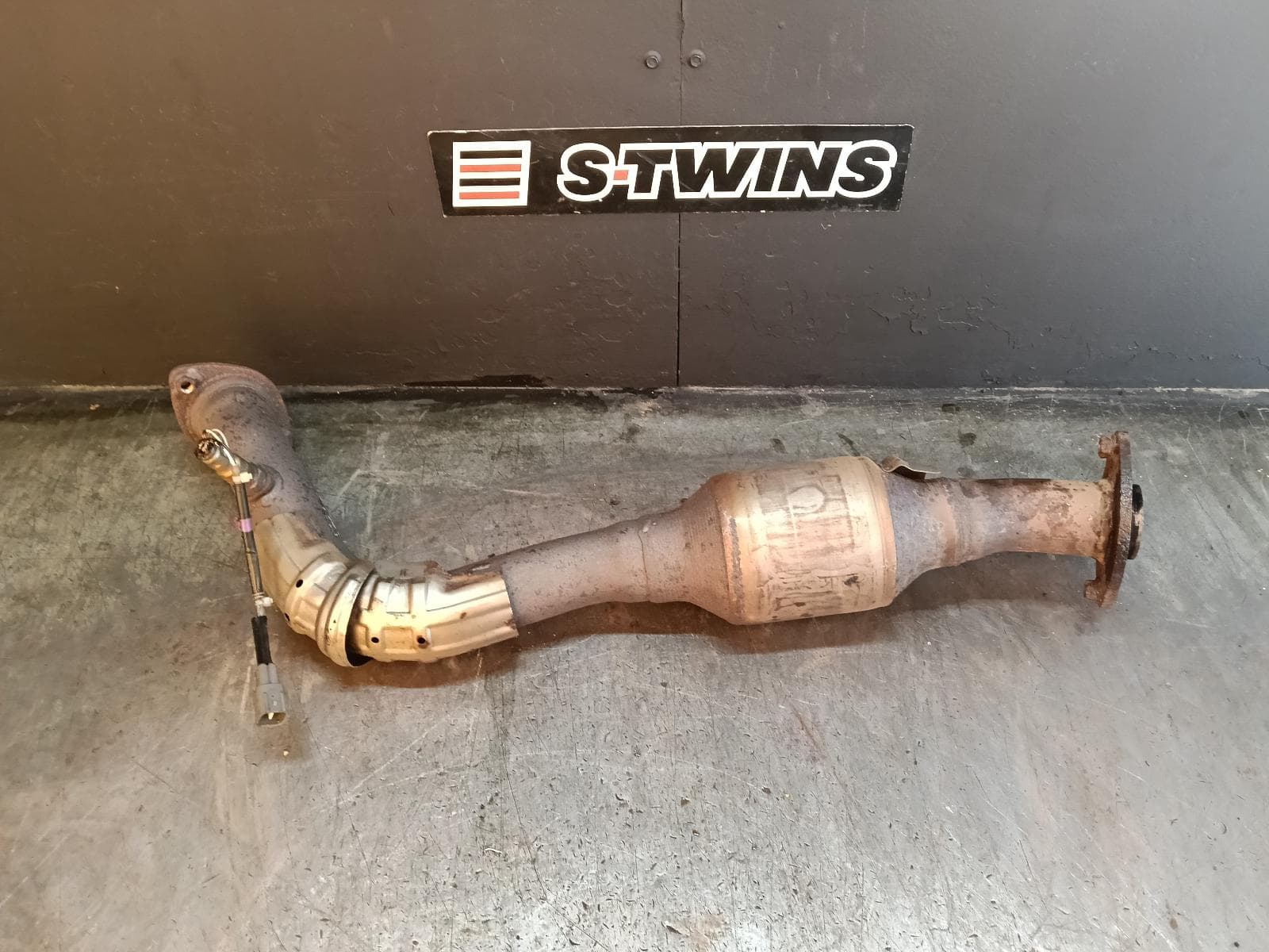 Used auto part listing image: 2015 TOYOTA RAV4 CATALYTIC CONVERTER UNDER CAR-CAT TYPE, 2.5, PETROL, ASA44R, 12/12-12/18 0000412256