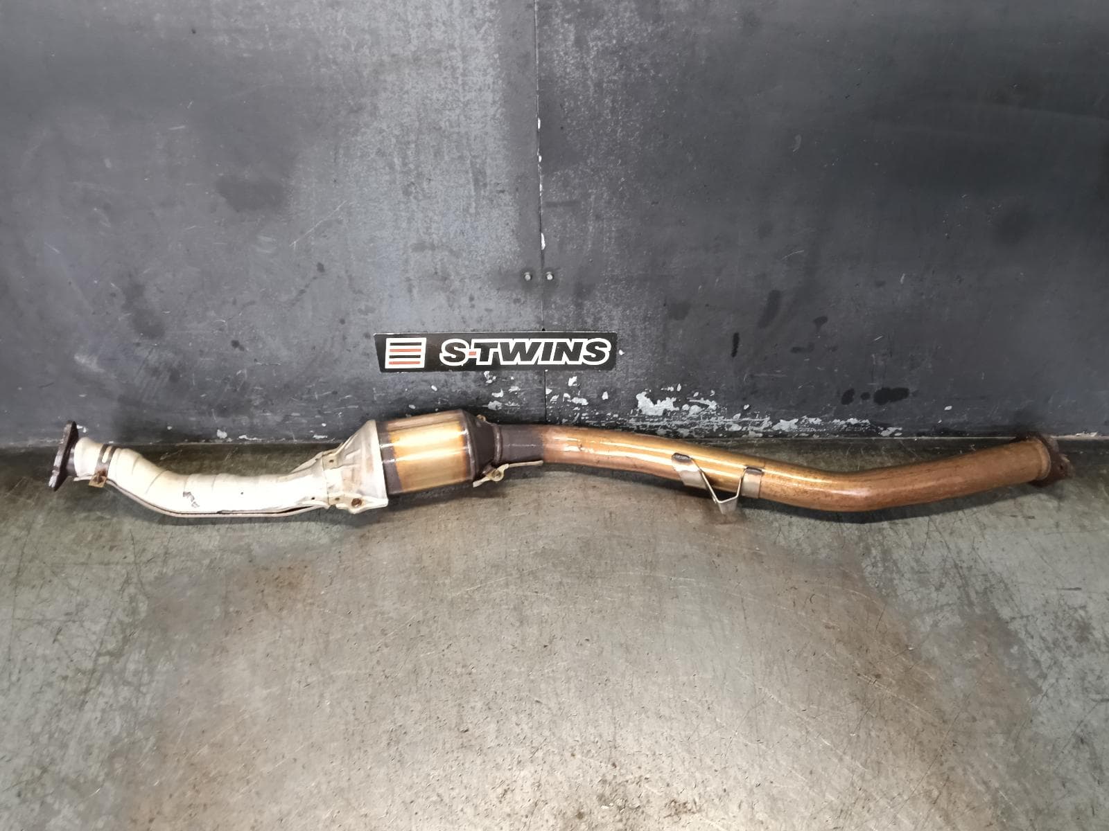 Used auto part listing image: 2016 SUBARU OUTBACK CATALYTIC CONVERTER UNDER CAR-CAT TYPE, 2.5, PETROL, 6TH GEN, 08/14-12/20 0000410952