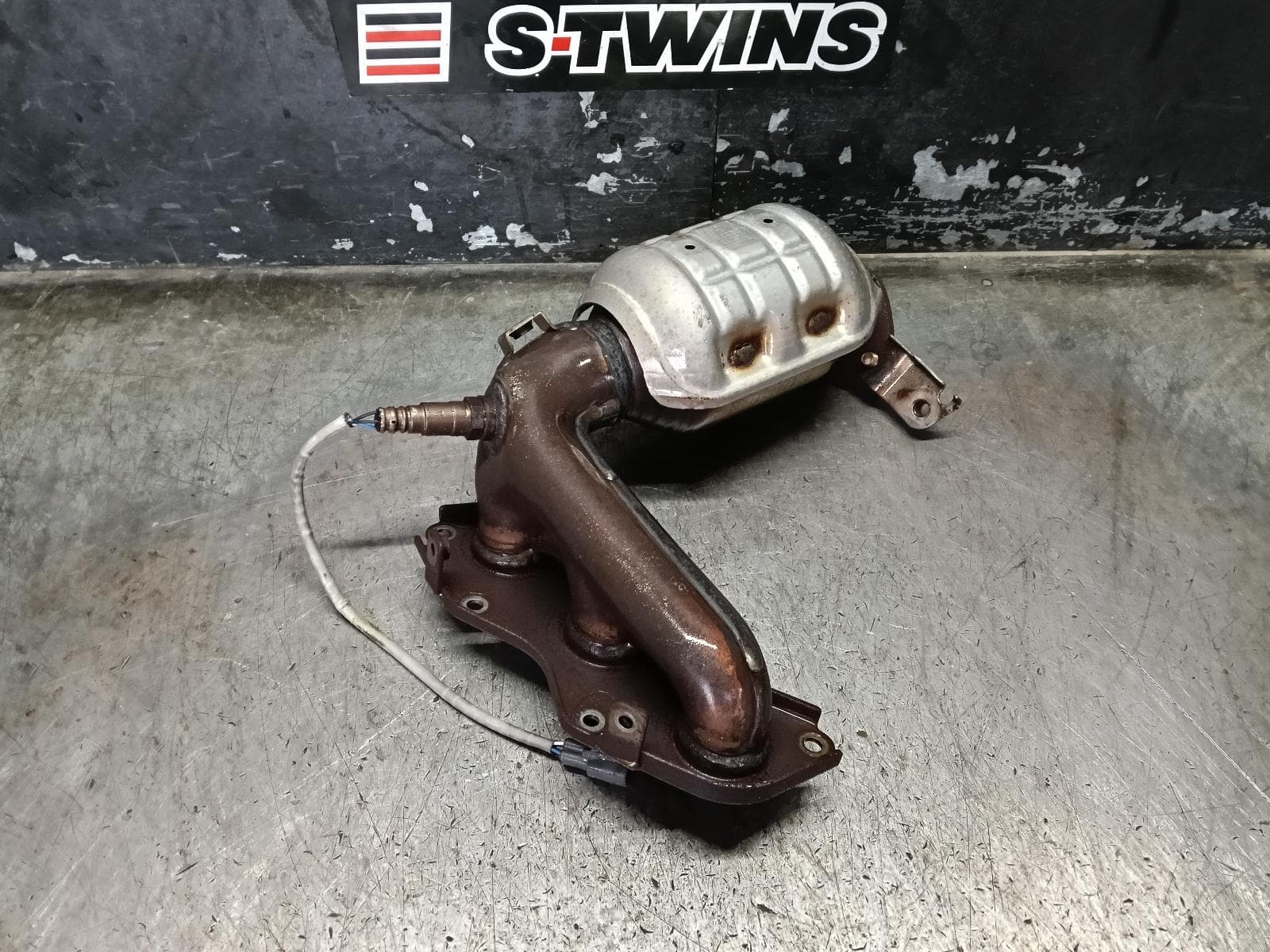 Used auto part listing image: 2013 TOYOTA AURION CATALYTIC CONVERTER MANIFOLD-CAT TYPE, 3.5, PETROL, FRONT, GSV50R, 02/12-08/17 0000411606