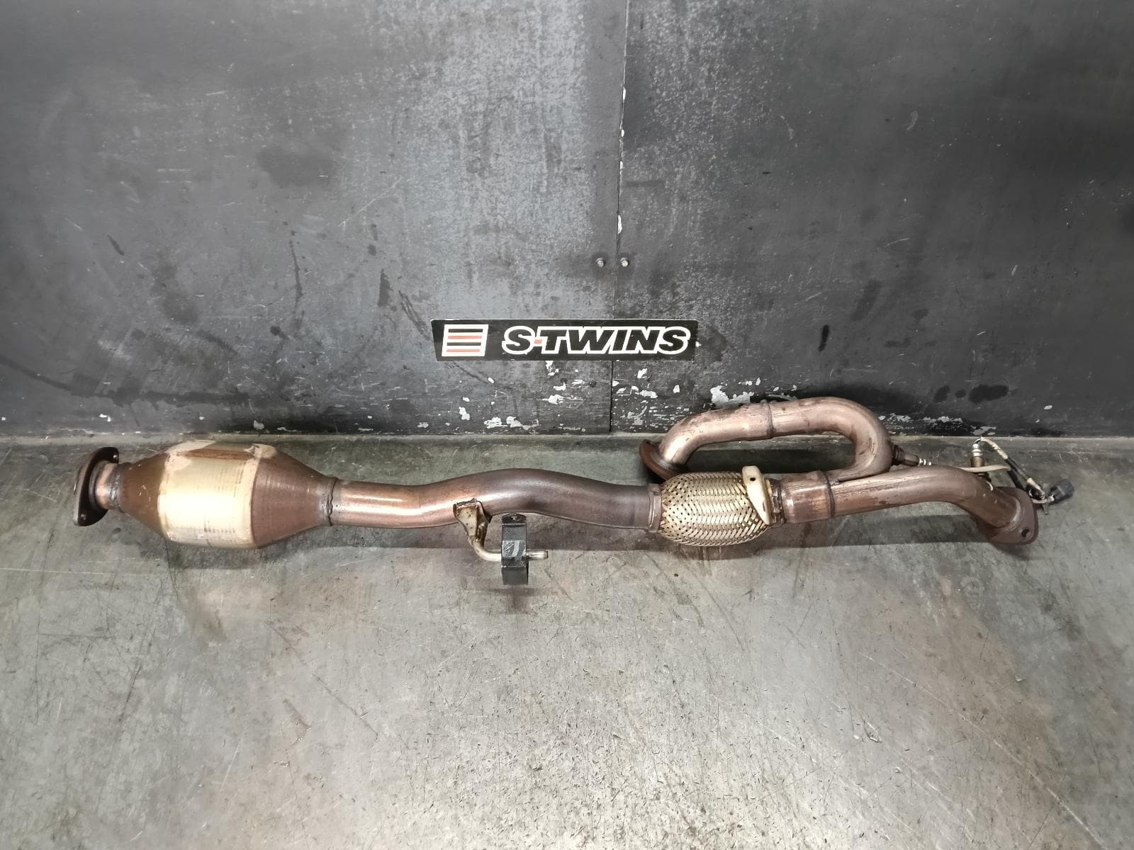Used auto part listing image: 2013 TOYOTA AURION CATALYTIC CONVERTER UNDER CAR-CAT TYPE, 3.5, PETROL, GSV50R, 02/12-08/17 0000411608