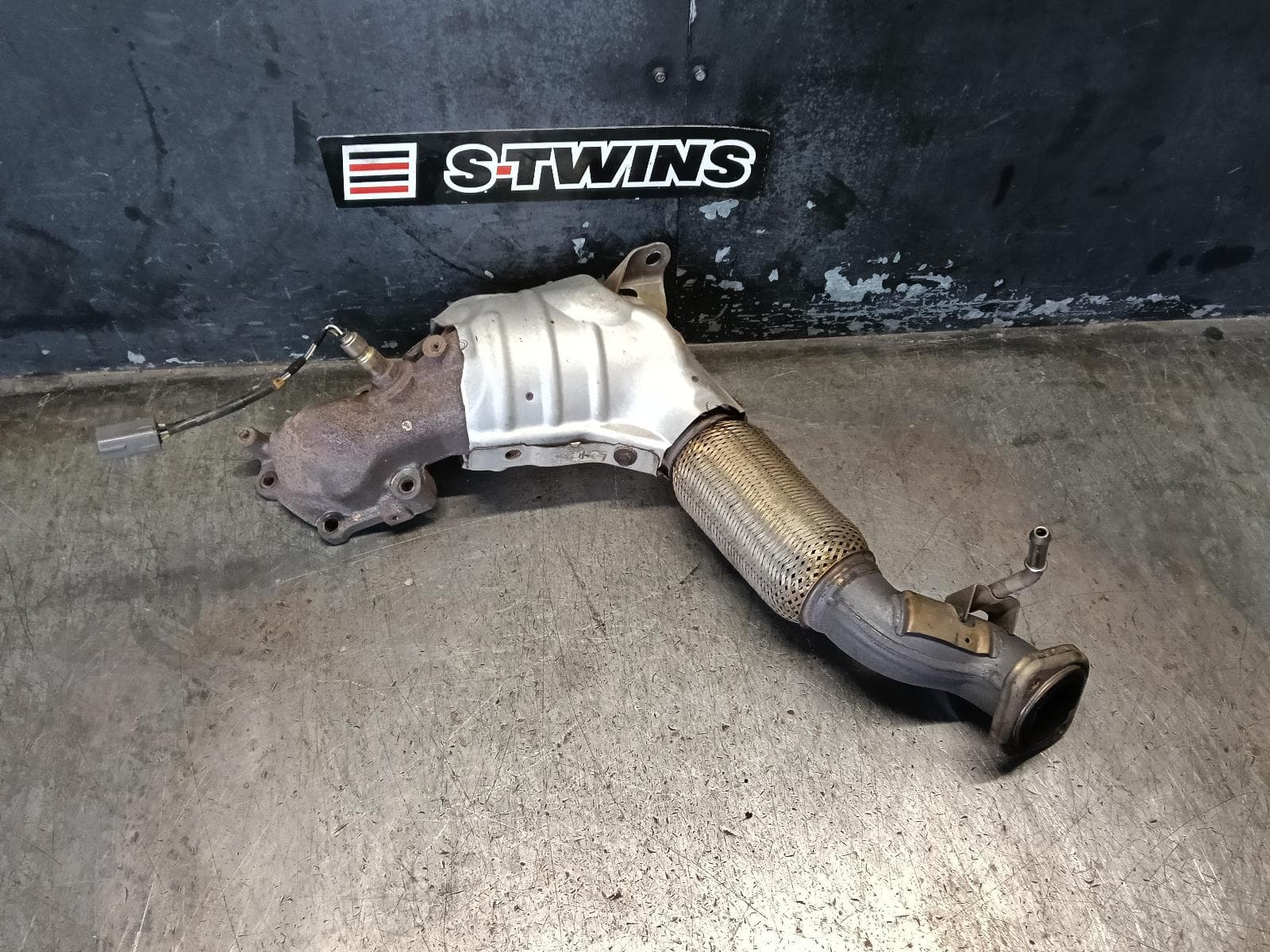 Used auto part listing image: 2016 MAZDA CX9 CATALYTIC CONVERTER DOWNPIPE-CAT TYPE, 2.5, PETROL, AWD, TC, 07/16-12/24 0000411374