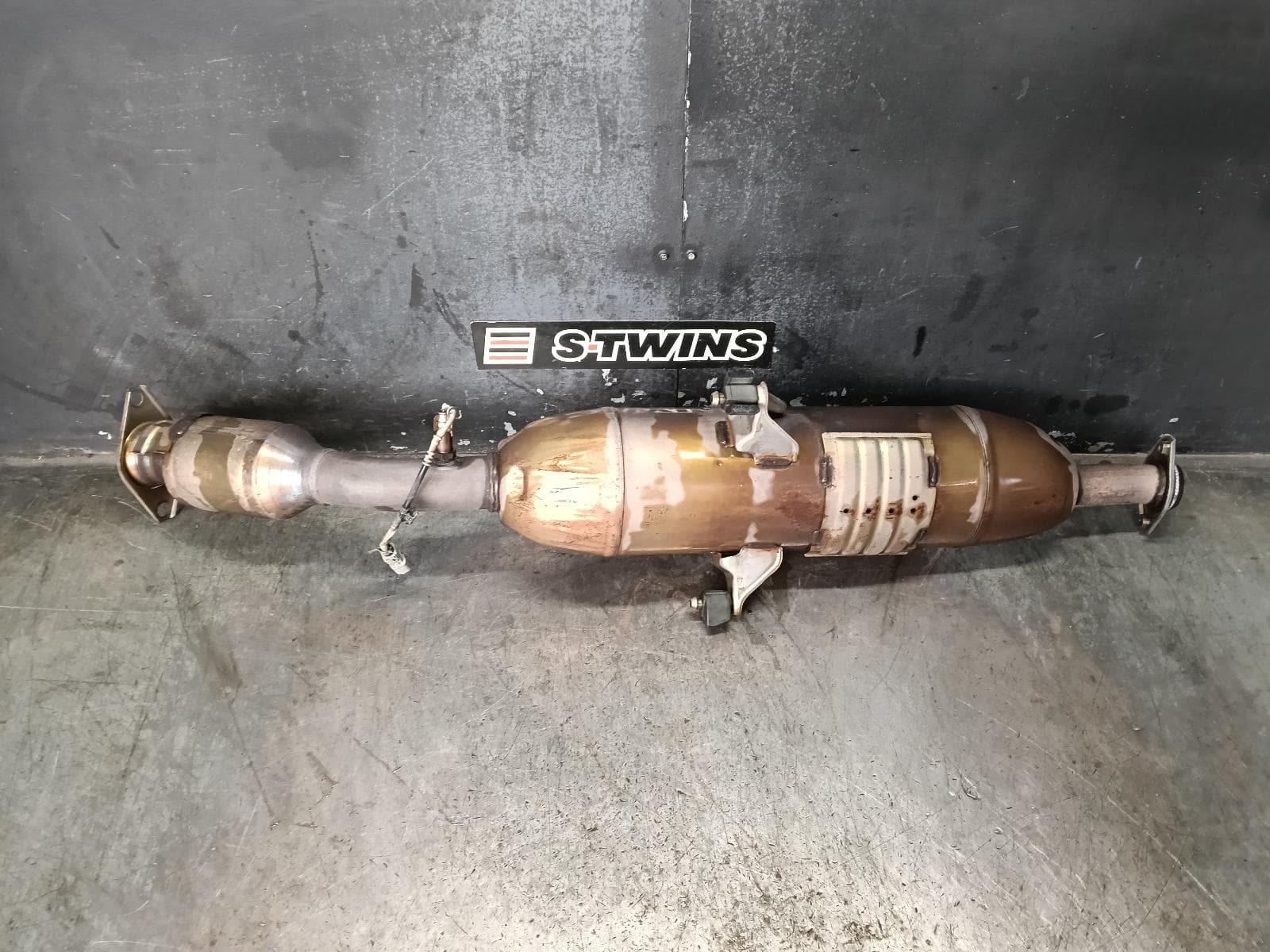 Used auto part listing image: 2017 TOYOTA COROLLA CATALYTIC CONVERTER UNDER CAR-CAT TYPE, 1.8, PETROL, ZRE172R, 12/13-06/19 0000411639