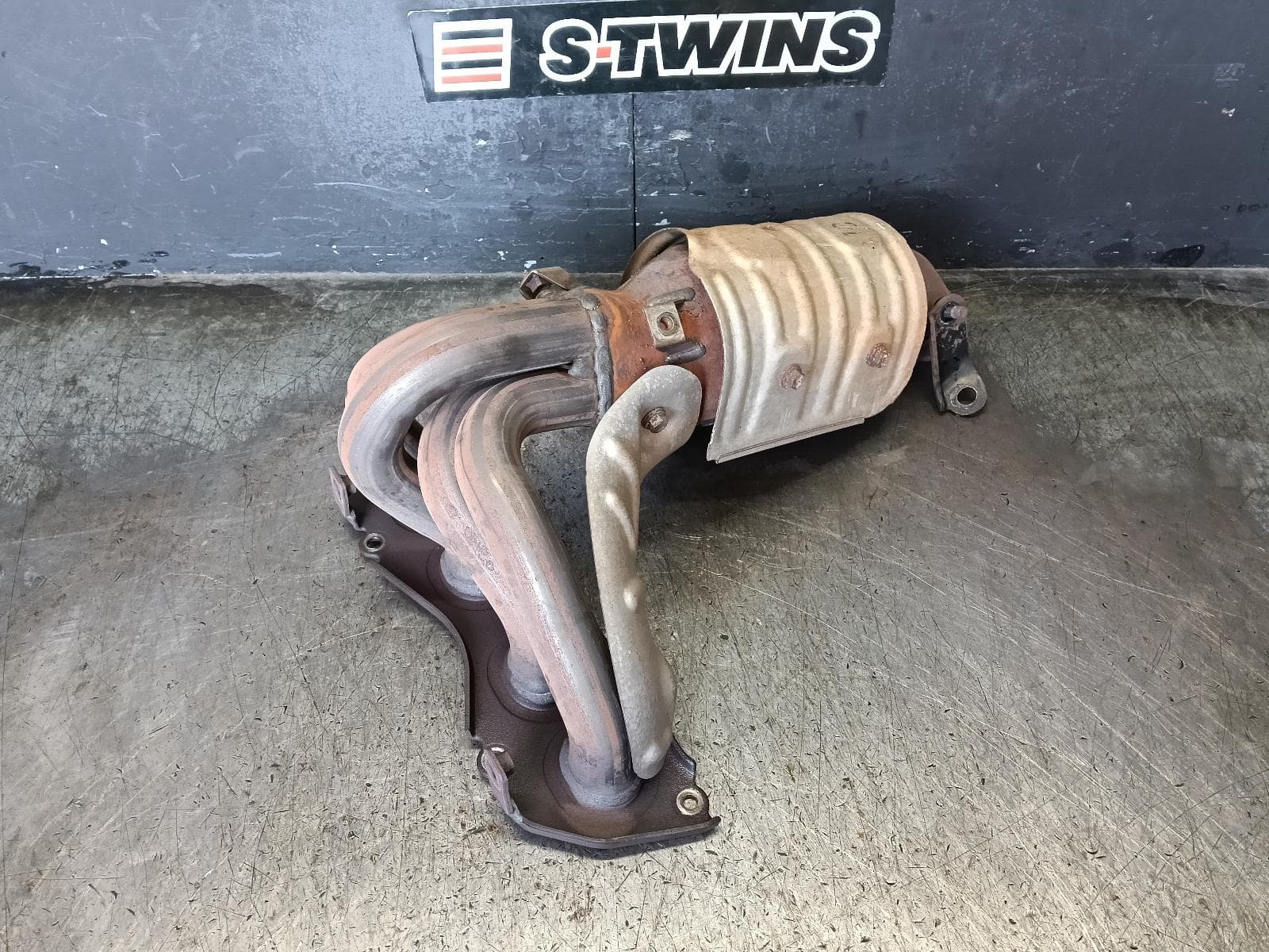 Used auto part listing image: 2014 TOYOTA RAV4 CATALYTIC CONVERTER MANIFOLD-CAT TYPE, 2.5, PETROL, ASA44R, 12/12-12/18 0000421574