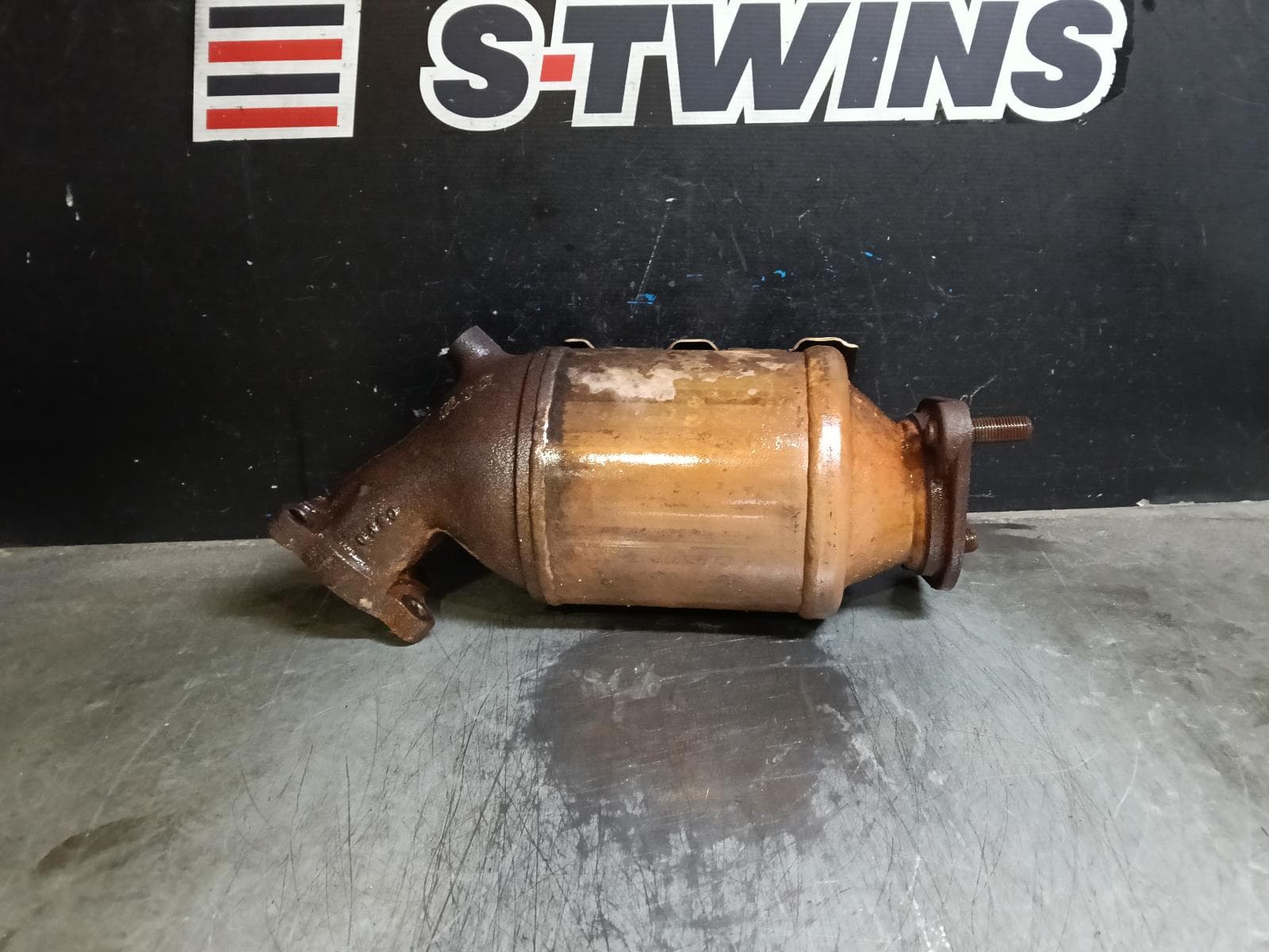 Used auto part listing image: 2020 HYUNDAI ILOAD/IMAX CATALYTIC CONVERTER DOWNPIPE-CAT TYPE, 2.5, DIESEL, BORG WARNER BRAND (3 BOLT), TQ, 07/15-03/21 0000418509