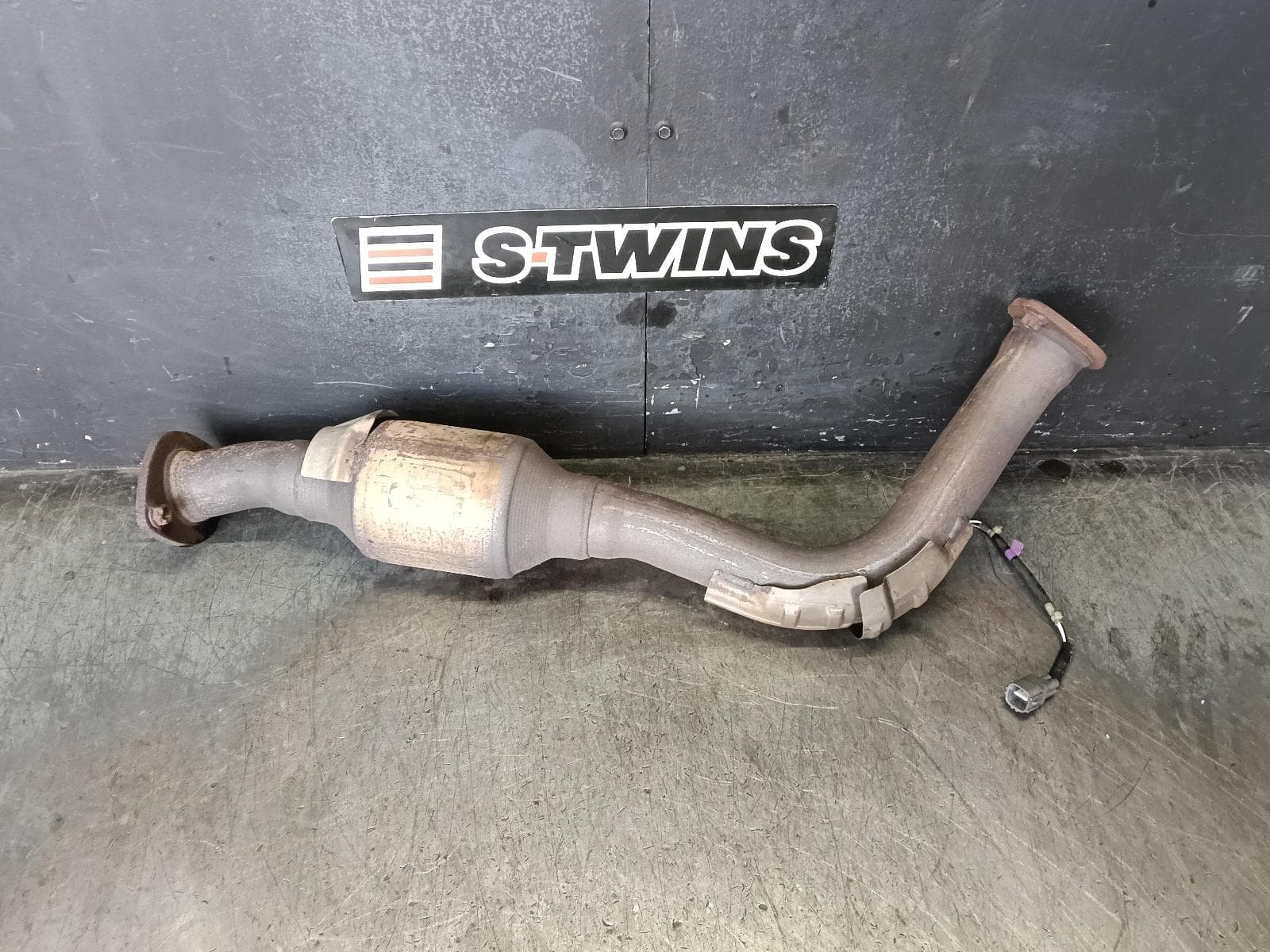 Used auto part listing image: 2013 TOYOTA RAV4 CATALYTIC CONVERTER UNDER CAR-CAT TYPE, 2.5, PETROL, ASA44R, 12/12-12/18 0000422644