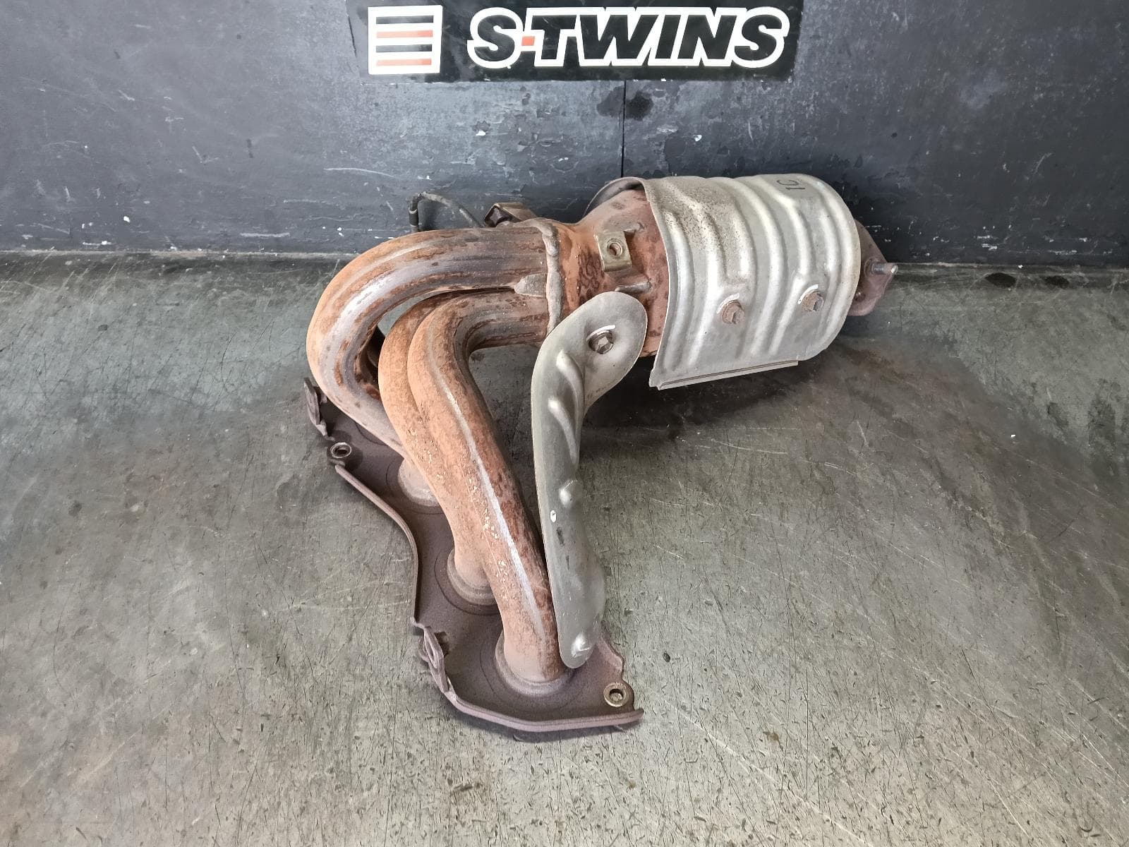 Used auto part listing image: 2013 TOYOTA RAV4 CATALYTIC CONVERTER MANIFOLD-CAT TYPE, 2.5, PETROL, ASA44R, 12/12-12/18 0000422645