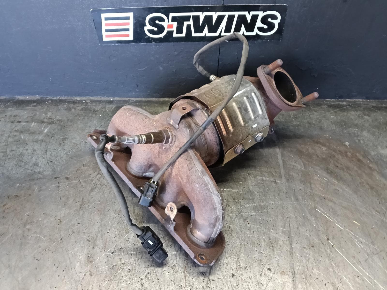 Used auto part listing image: 2015 HYUNDAI I30 CATALYTIC CONVERTER MANIFOLD-CAT TYPE, 1.8, PETROL, GD, 02/13-02/17 0000413292