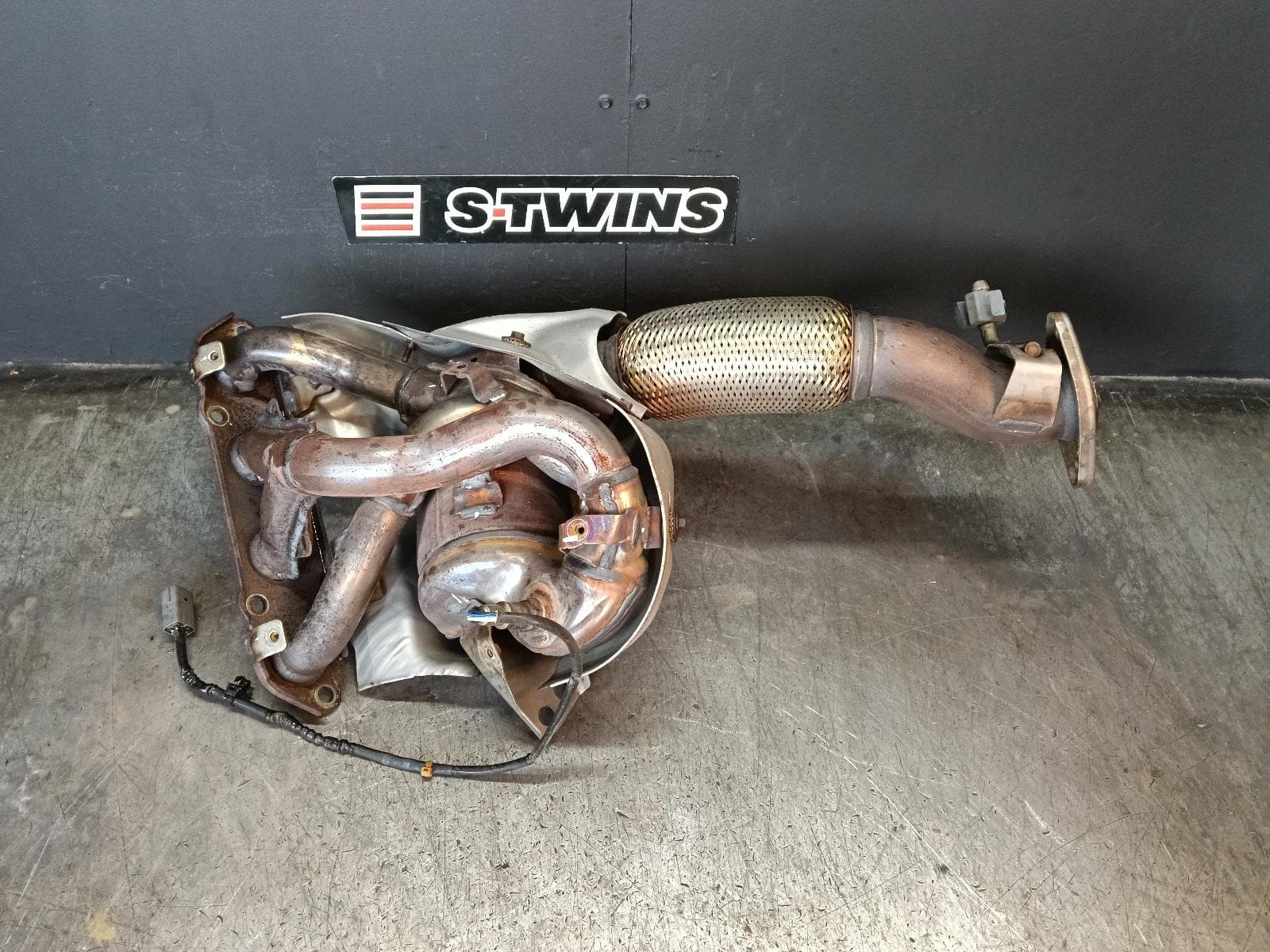 Used auto part listing image: 2019 MAZDA CX5 CATALYTIC CONVERTER MANIFOLD CAR-CAT TYPE, PETROL, 2.5, 4WD, KF, 02/17-03/26 0000412638