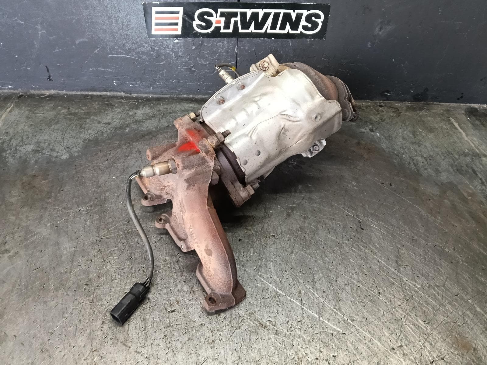 Used auto part listing image: 2013 MAZDA CX9 CATALYTIC CONVERTER BOLT ON CAT TYPE (TO MANIFOLD), 3.7, PETROL, FRONT, TB, 12/07-12/15 0000418204