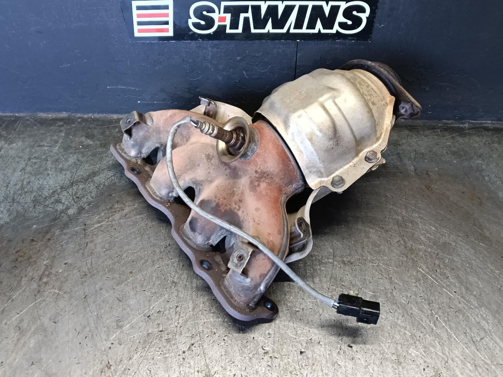 Used auto part listing image: 2016 MITSUBISHI OUTLANDER CATALYTIC CONVERTER MANIFOLD-CAT TYPE, 2.0, PETROL, ZJ-ZL, 10/12-07/21 0000414398