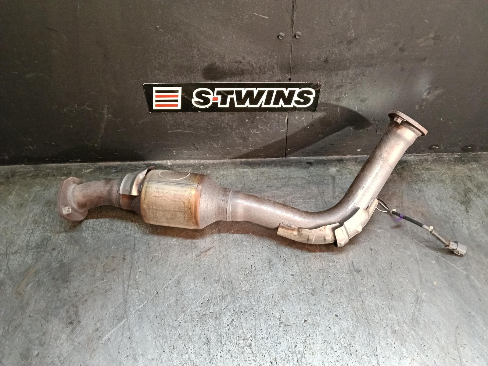 Used auto part listing image: 2016 TOYOTA RAV4 CATALYTIC CONVERTER UNDER CAR-CAT TYPE, 2.5, PETROL, ASA44R, 12/12-12/18 0000417106