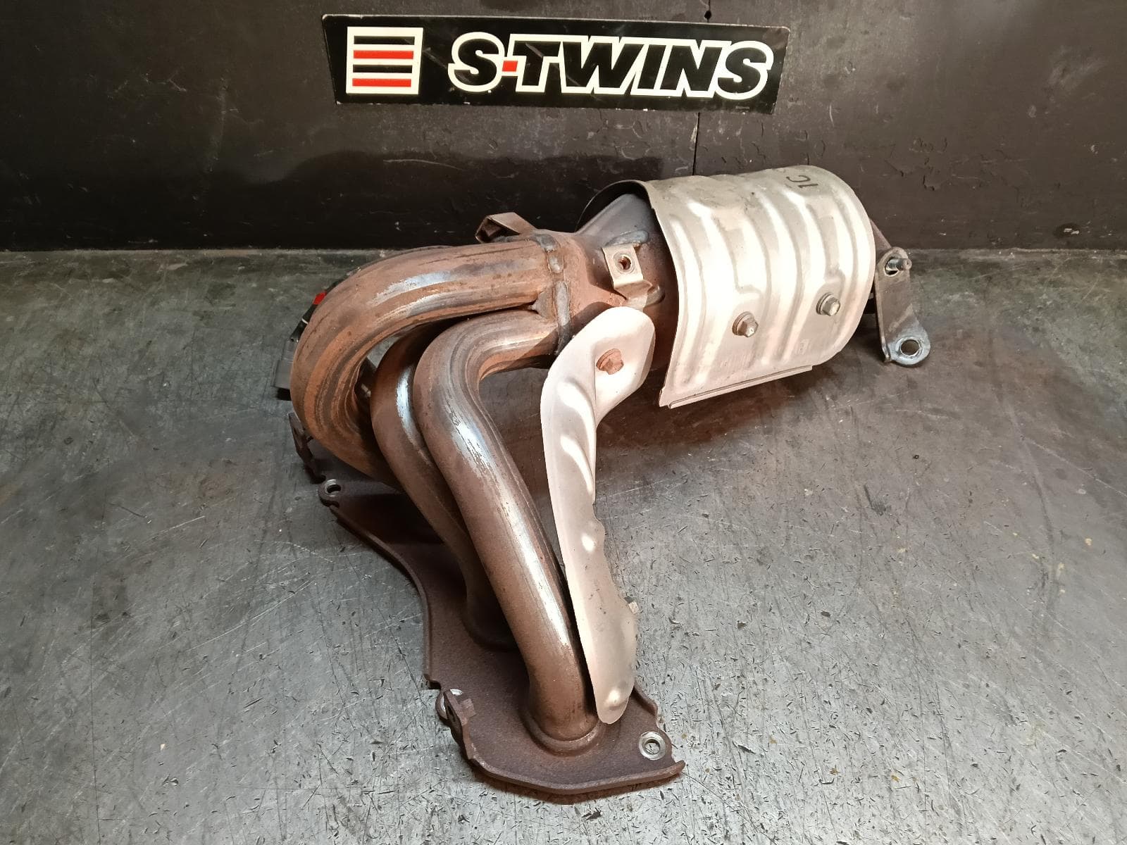 Used auto part listing image: 2016 TOYOTA RAV4 CATALYTIC CONVERTER MANIFOLD-CAT TYPE, 2.5, PETROL, ASA44R, 12/12-12/18 0000417107