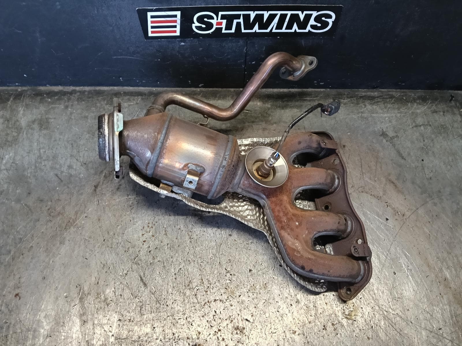 Used auto part listing image: 2022 TOYOTA COROLLA CATALYTIC CONVERTER MANIFOLD-CAT TYPE, 1.8, PETROL, ZWE211R, 07/18- 0000420601