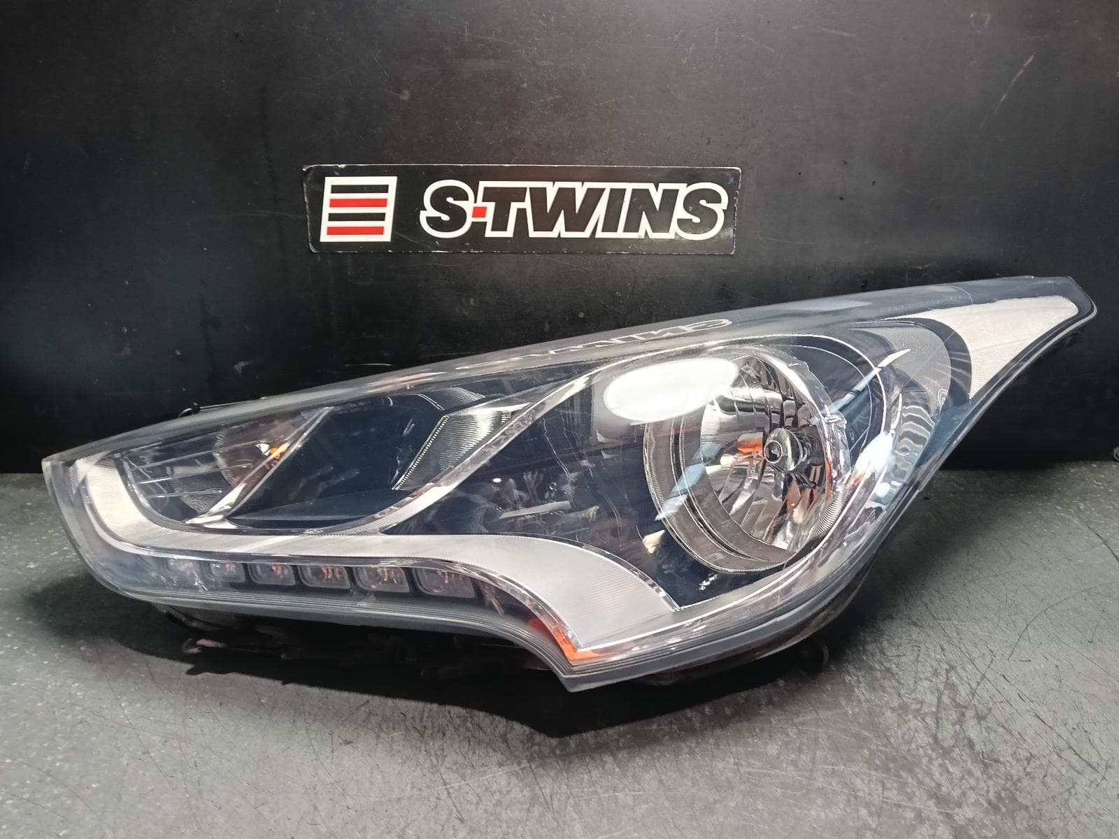 Used auto part listing image: 2016 HYUNDAI VELOSTER LEFT HEADLAMP FS, STANDARD TYPE, 10/11-02/18 0000418249