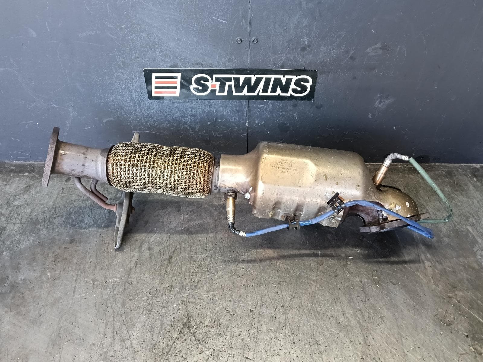 Used auto part listing image: 2017 FORD FOCUS CATALYTIC CONVERTER DOWNPIPE-CAT TYPE, 1.5, PETROL, TURBO, LZ, 07/15-11/18 0000416909