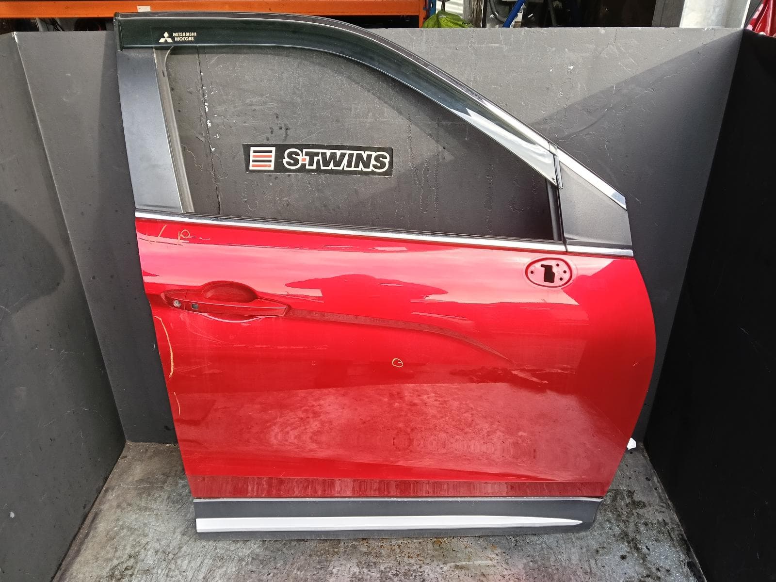 Used auto part listing image: 2019 MITSUBISHI ECLIPSE CROSS RIGHT FRONT DOOR YA-YB, 11/17- 0000418308