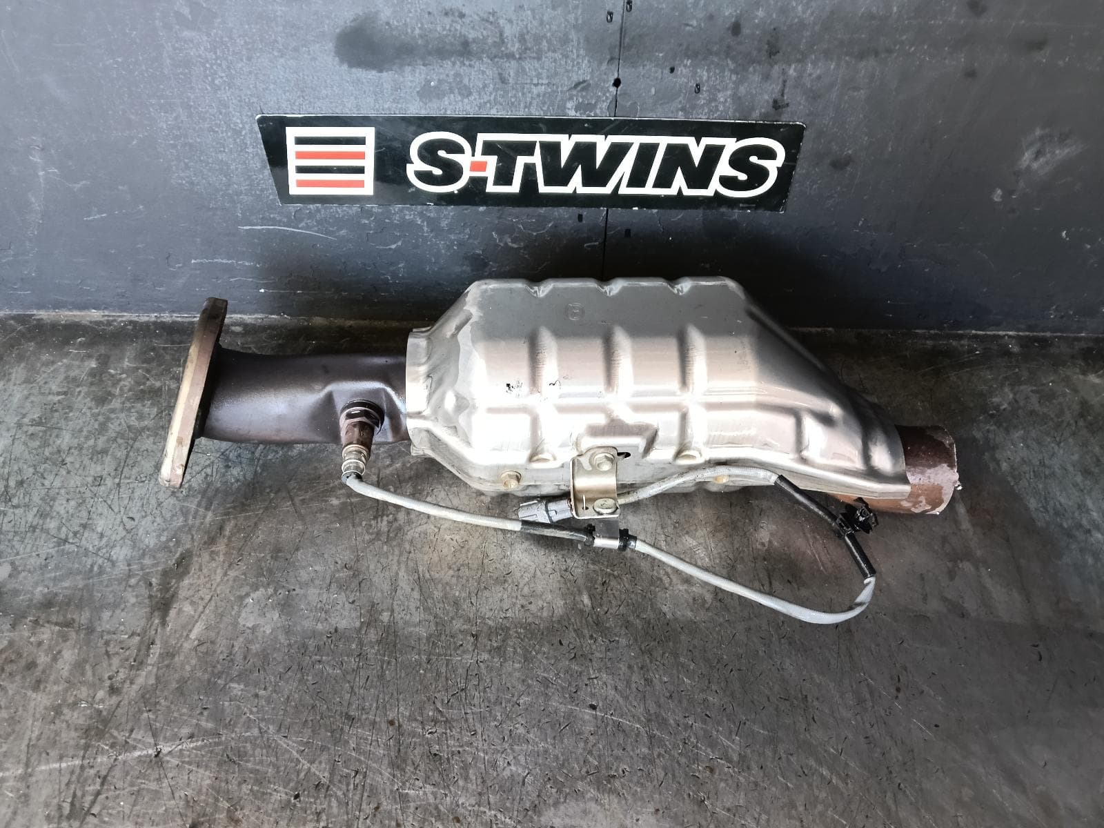 Used auto part listing image: 2017 MAZDA CX9 CATALYTIC CONVERTER UNDER CAR-CAT TYPE, 2.5, PETROL, AWD, TC, 07/16-12/24 0000416230