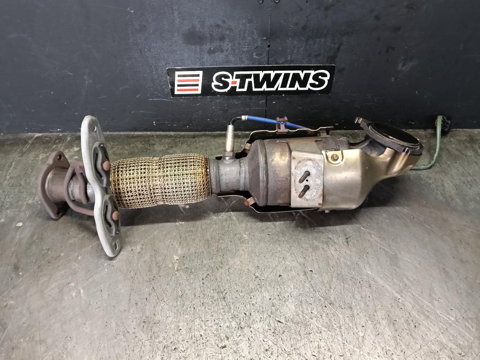 Used auto part listing image: 2017 FORD FOCUS CATALYTIC CONVERTER DOWNPIPE-CAT TYPE, 1.5, PETROL, TURBO, LZ, 07/15-11/18 0000418520