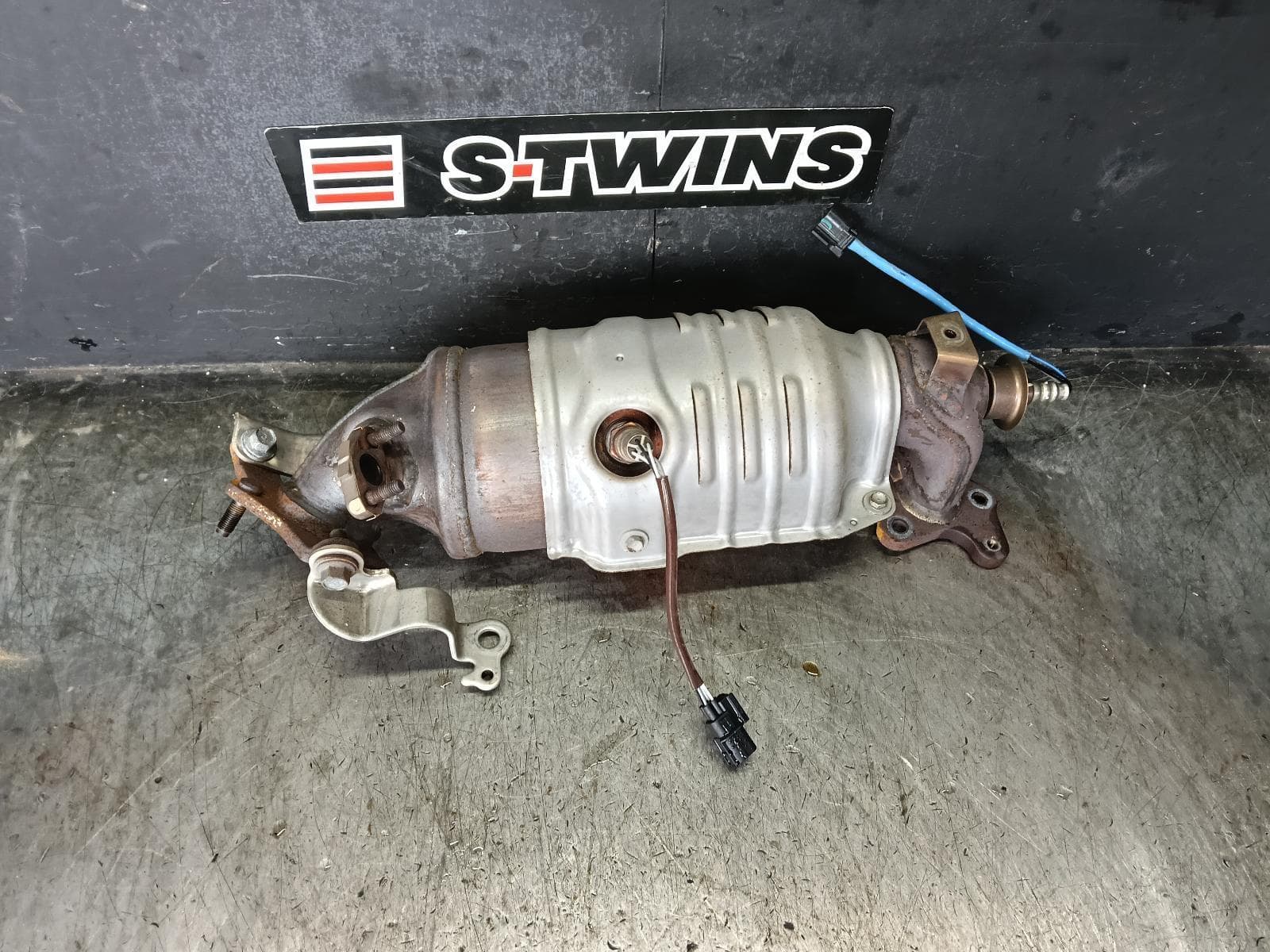 Used auto part listing image: 2017 HONDA CIVIC CATALYTIC CONVERTER MANIFOLD-CAT TYPE, 1.8, PETROL, 10TH GEN, 05/16-08/21 0000418624