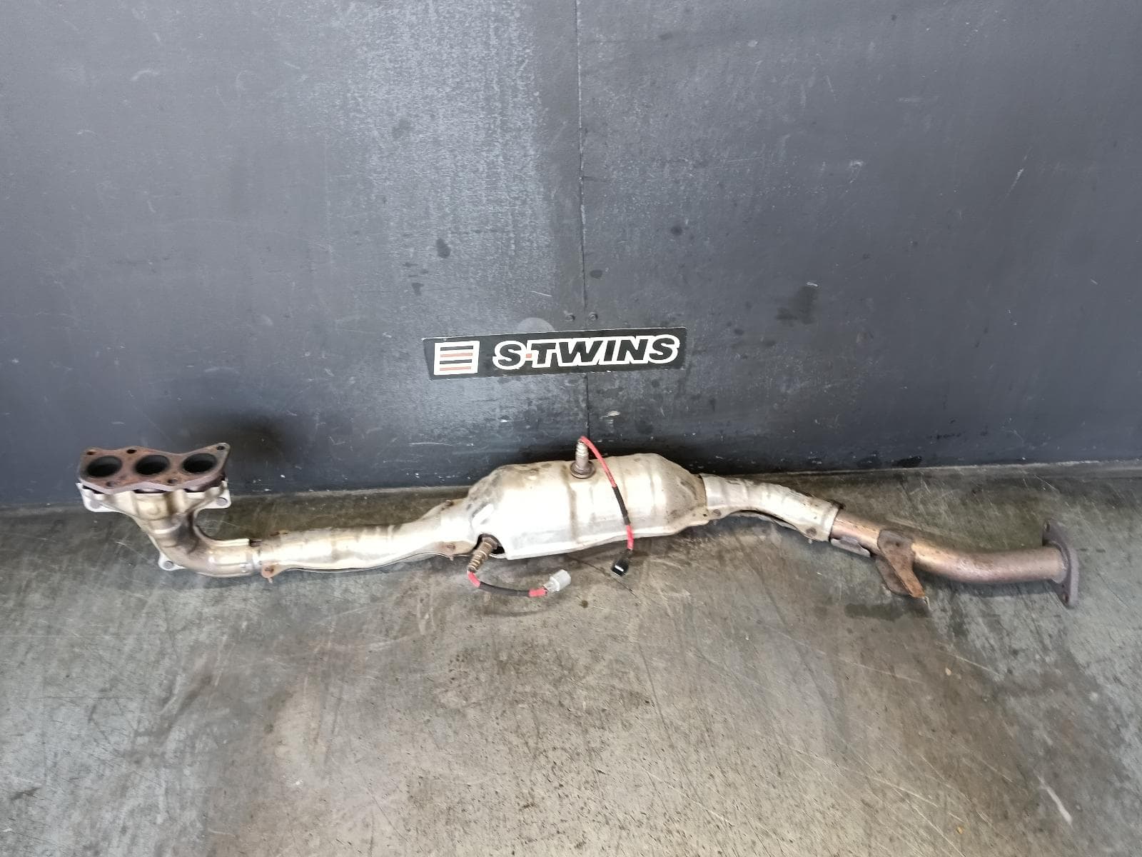 Used auto part listing image: 2016 SUBARU OUTBACK CATALYTIC CONVERTER MANIFOLD-CAT TYPE, 3.6, PETROL, RH SIDE, 6TH GEN, 08/14-12/20 0000420964