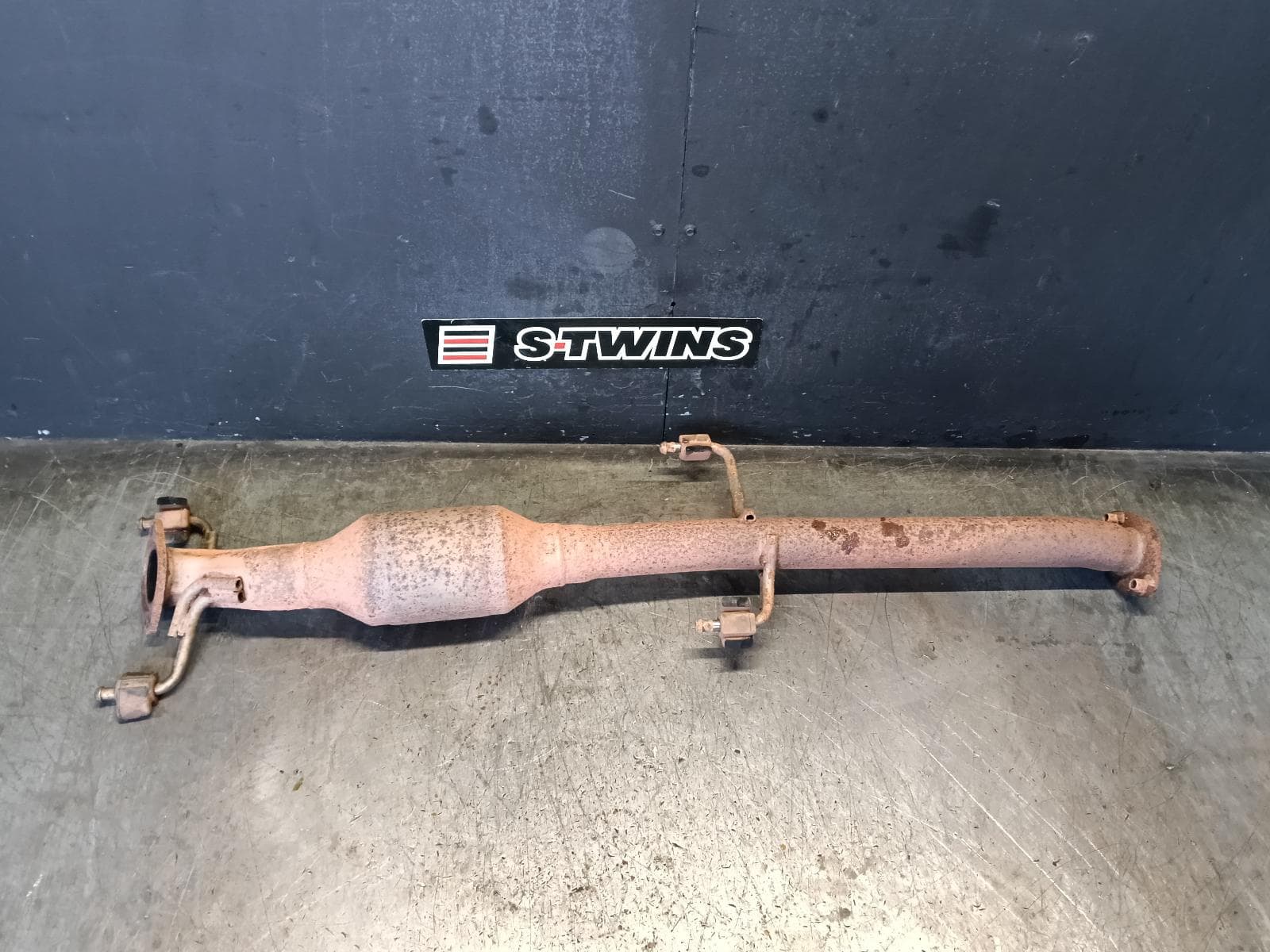 Used auto part listing image: 2017 TOYOTA C-HR CATALYTIC CONVERTER UNDER CAR-CAT TYPE, 1.2, PETROL, GEN 1, 12/16-09/23 0000420872