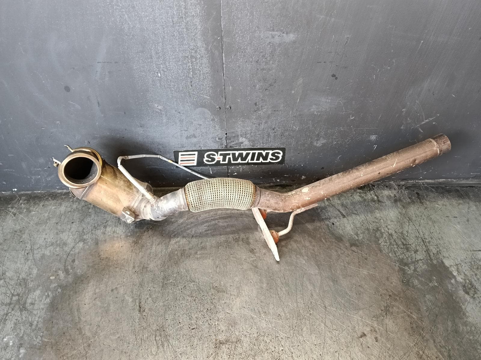 Used auto part listing image: 2016 AUDI A3 CATALYTIC CONVERTER DOWNPIPE-CAT TYPE, 2.0, PETROL, A3, 8V, 05/16-10/20 0000423375