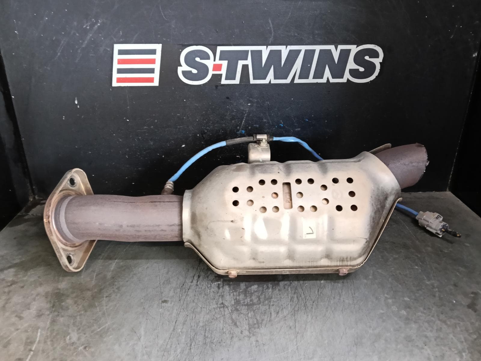 Used auto part listing image: 2015 MAZDA CX5 CATALYTIC CONVERTER UNDER CAR-CAT TYPE, PETROL, 2.5, KE, 02/13-01/17 0000422341