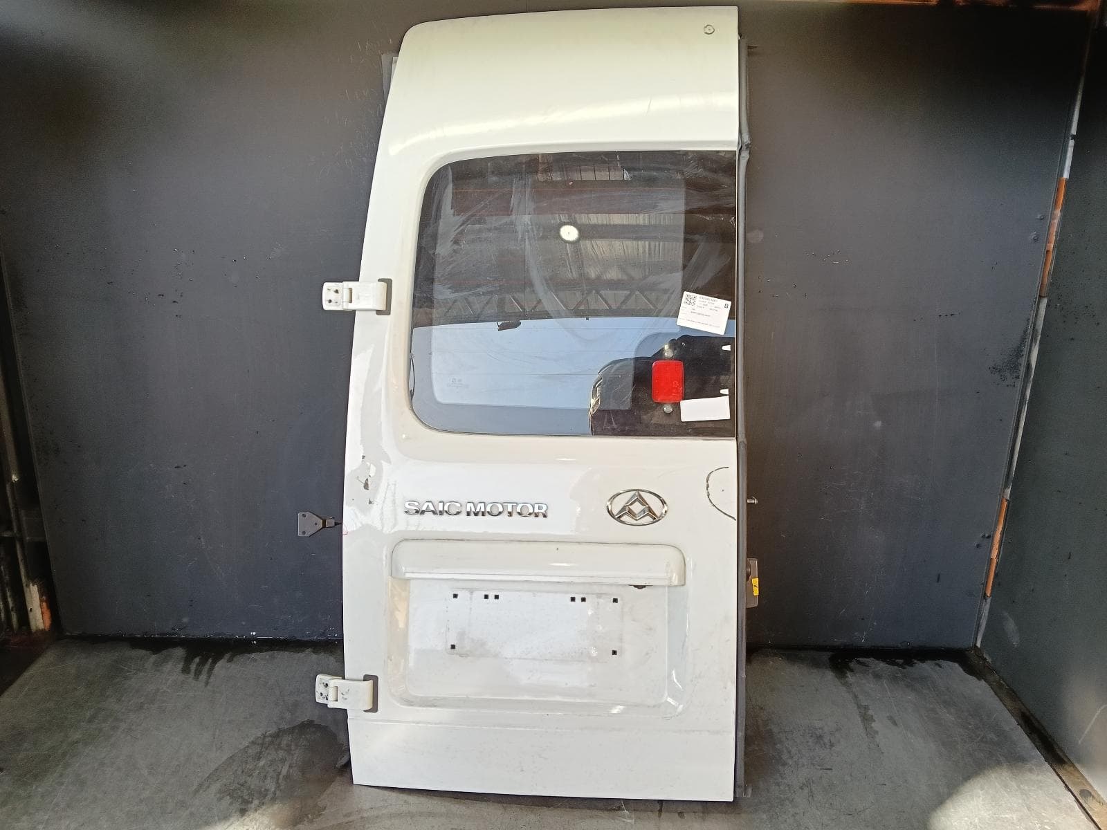 Used auto part listing image: 2020 LDV V80 BOOTLID TAILGATE BARN DOOR (LH SIDE), MID ROOF TYPE, 01/13-12/23 0000421661