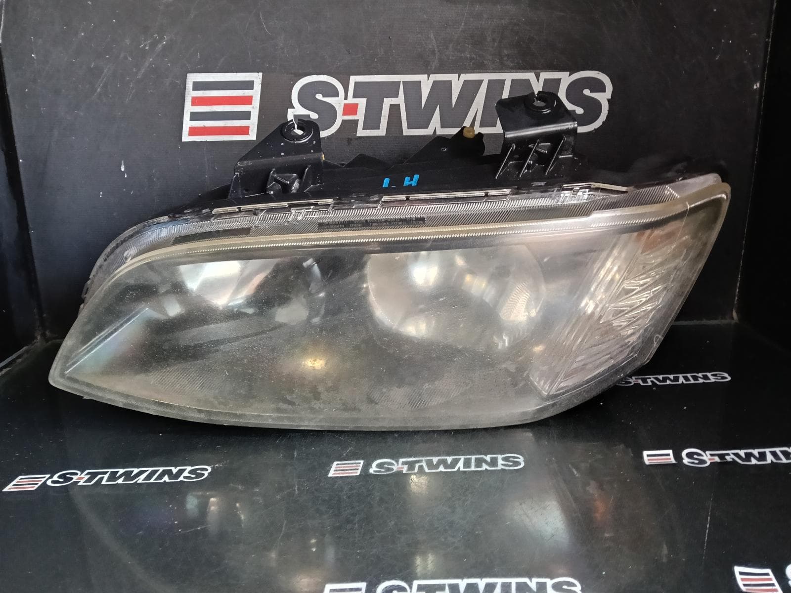 Used auto part listing image: 2011 HOLDEN COMMODORE LEFT HEADLAMP VE SII, OMEGA/BERLINA/SS/SV6, CHROME INSERT TYPE, 09/10-05/13 0000422368