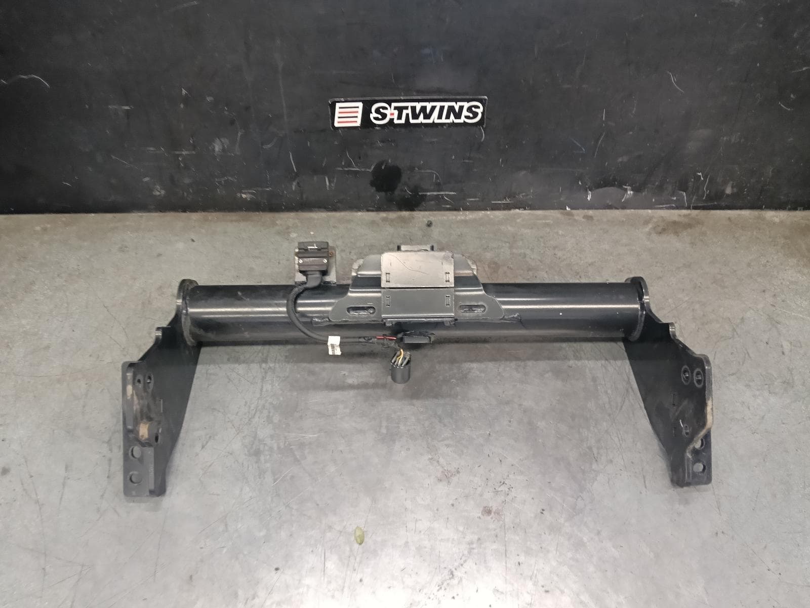 Used auto part listing image: 2021 RAM 1500 TOWBAR DT, 12/20