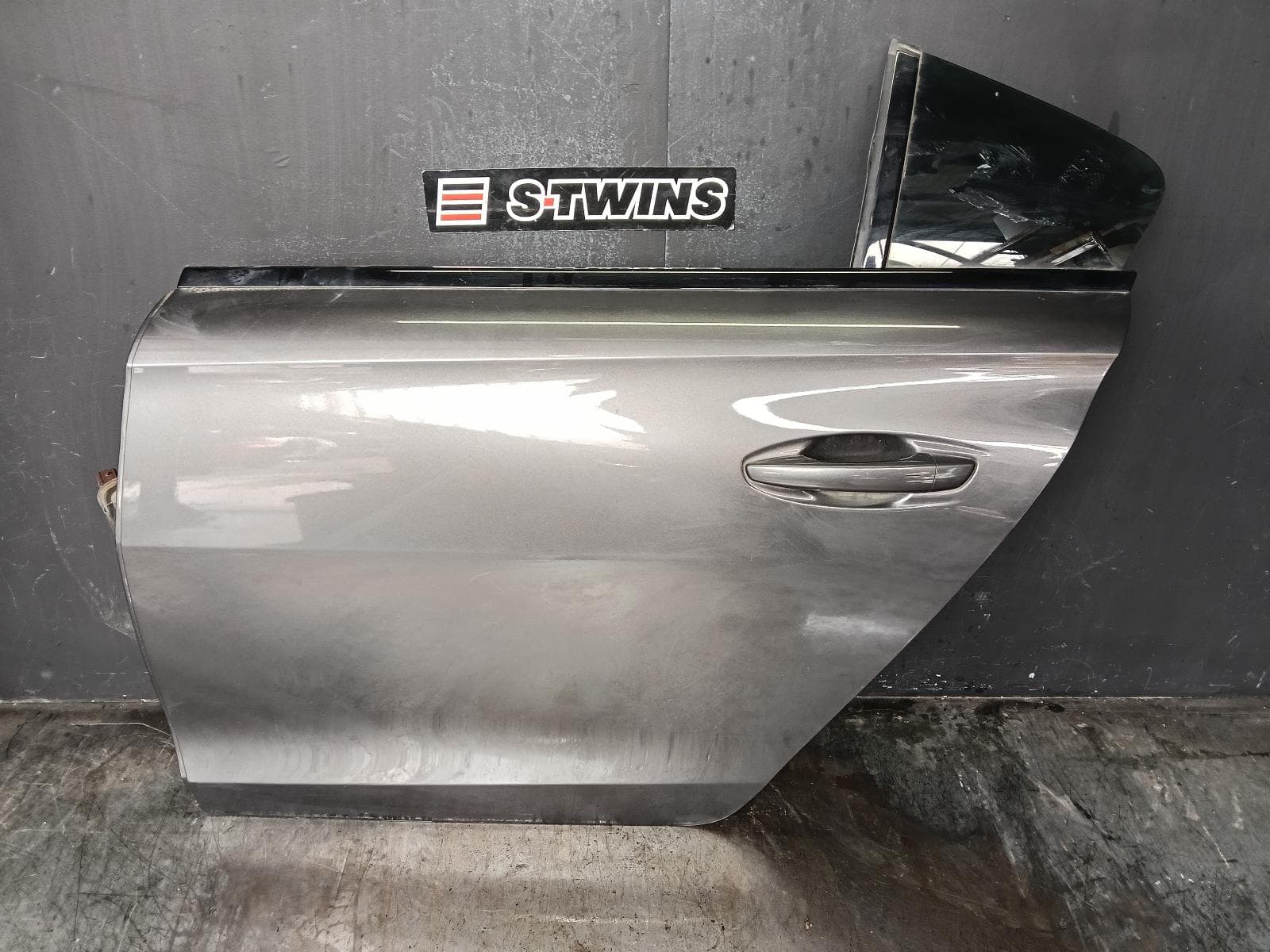 Used auto part listing image: 2021 PEUGEOT 508 LEFT REAR DOOR SLIDING MK2, HATCH/WAGON, 05/19