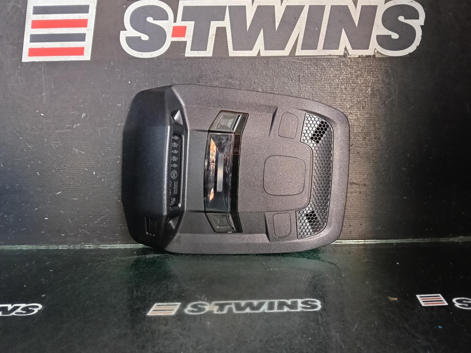 Used auto part listing image: 2021 PEUGEOT 508 COURTESY LIGHT NON SR TYPE, Mk2, 05/19