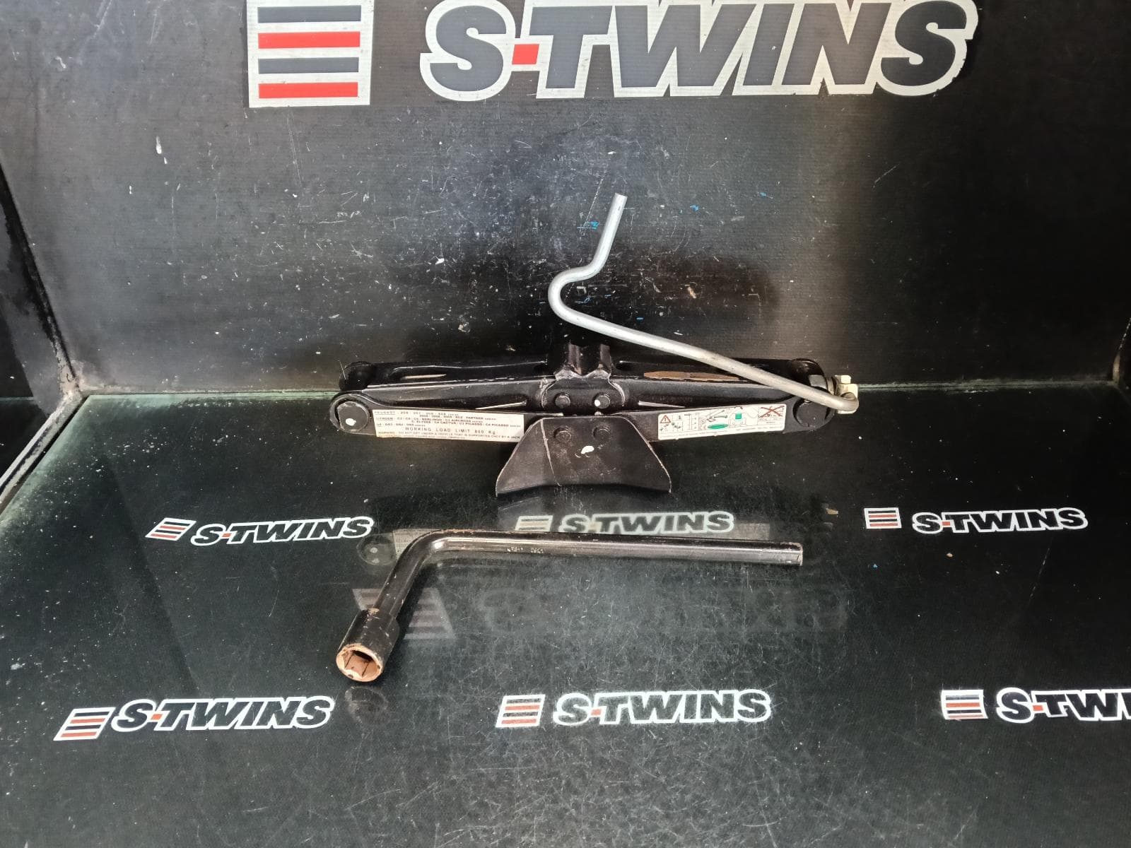 Used auto part listing image: 2021 PEUGEOT 508 JACK TOOL KIT R8, 05/19-09/24