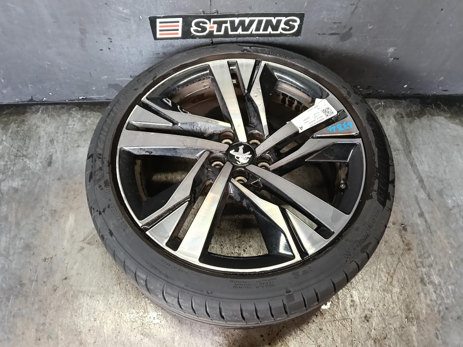 Used auto part listing image: 2021 PEUGEOT 508 WHEEL MAG FACTORY, 19X8.0IN, 5 DOUBLE SPOKE, AUGUSTA TYPE, BICOLOUR, HATCH/WAGON, MK2, 05/19