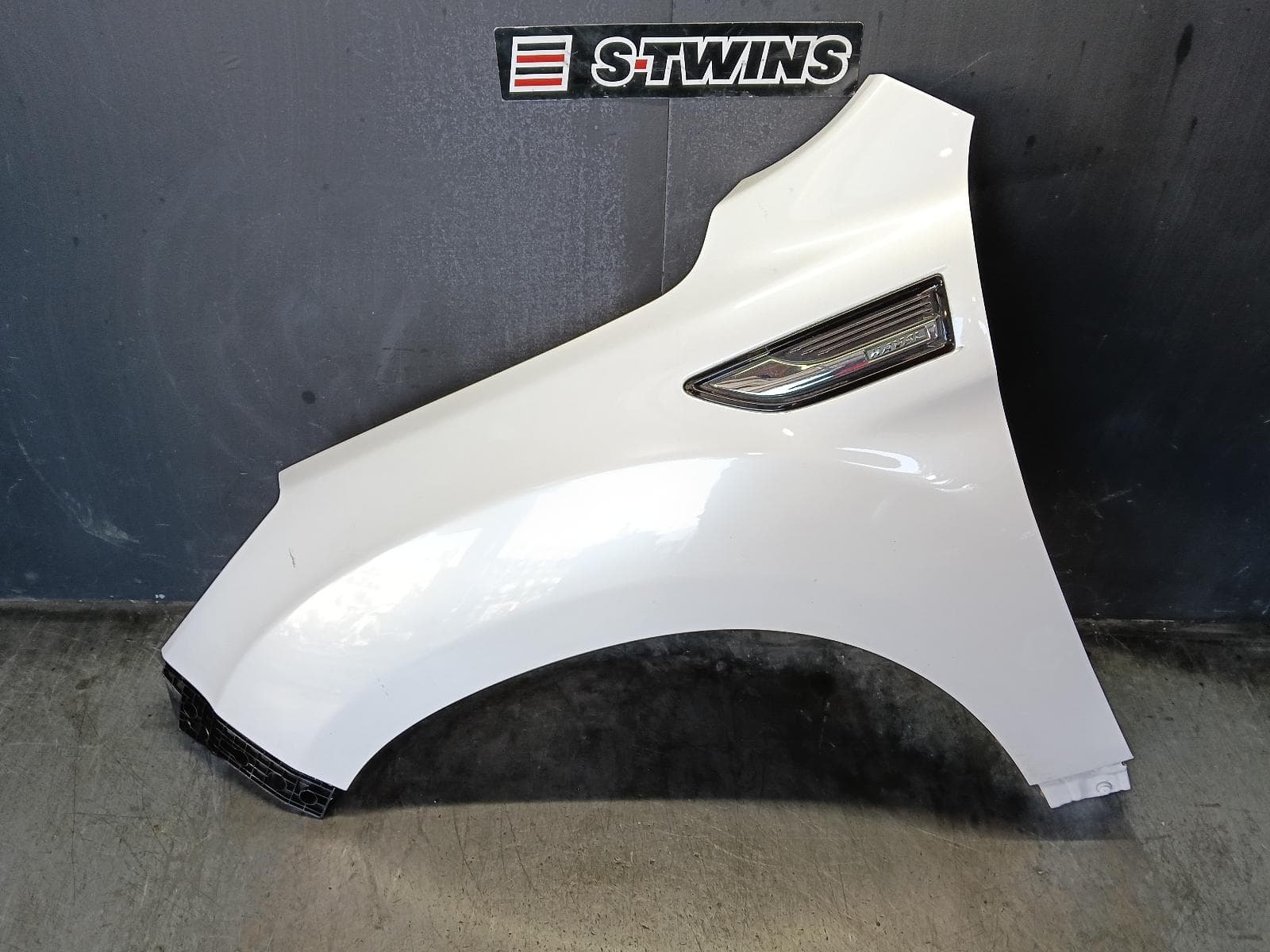 Used auto part listing image: 2019 HAVAL H9 LEFT GUARD 05/15-12/21