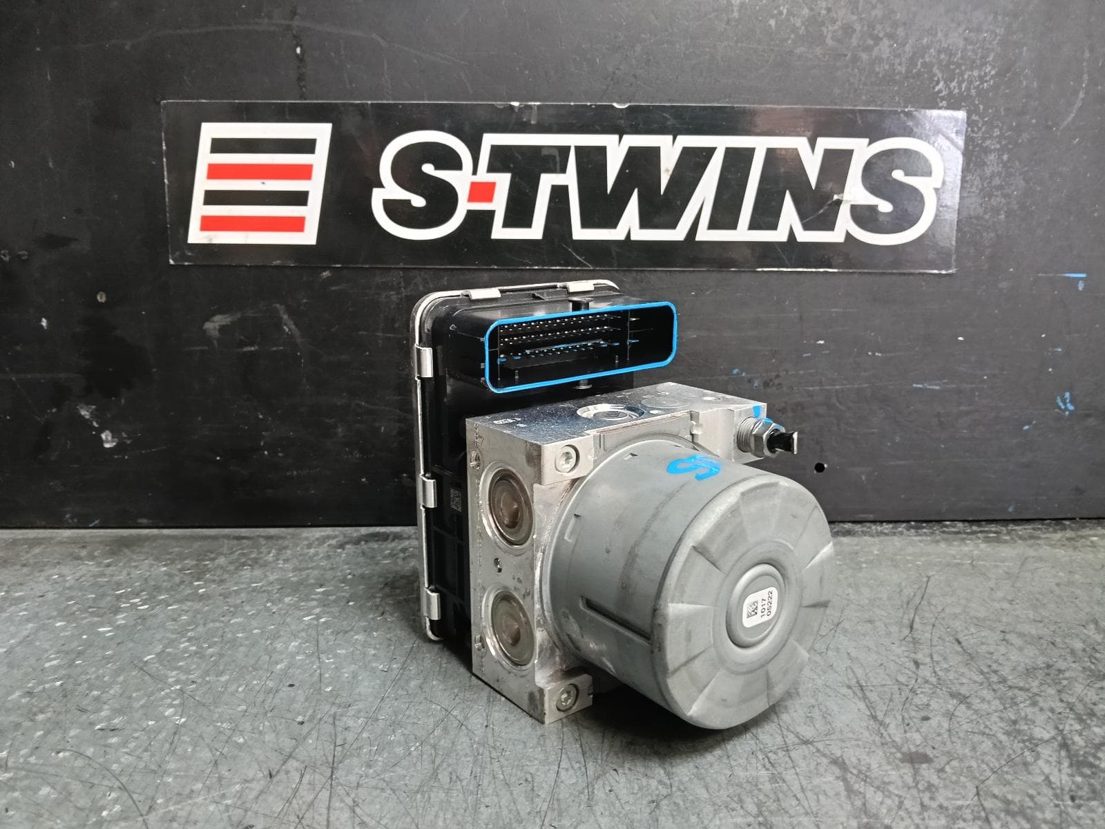Used auto part listing image: 2023 AUDI Q2 ABS PUMP MODULATOR GA, P/N 5Q0614517GB, 10/16