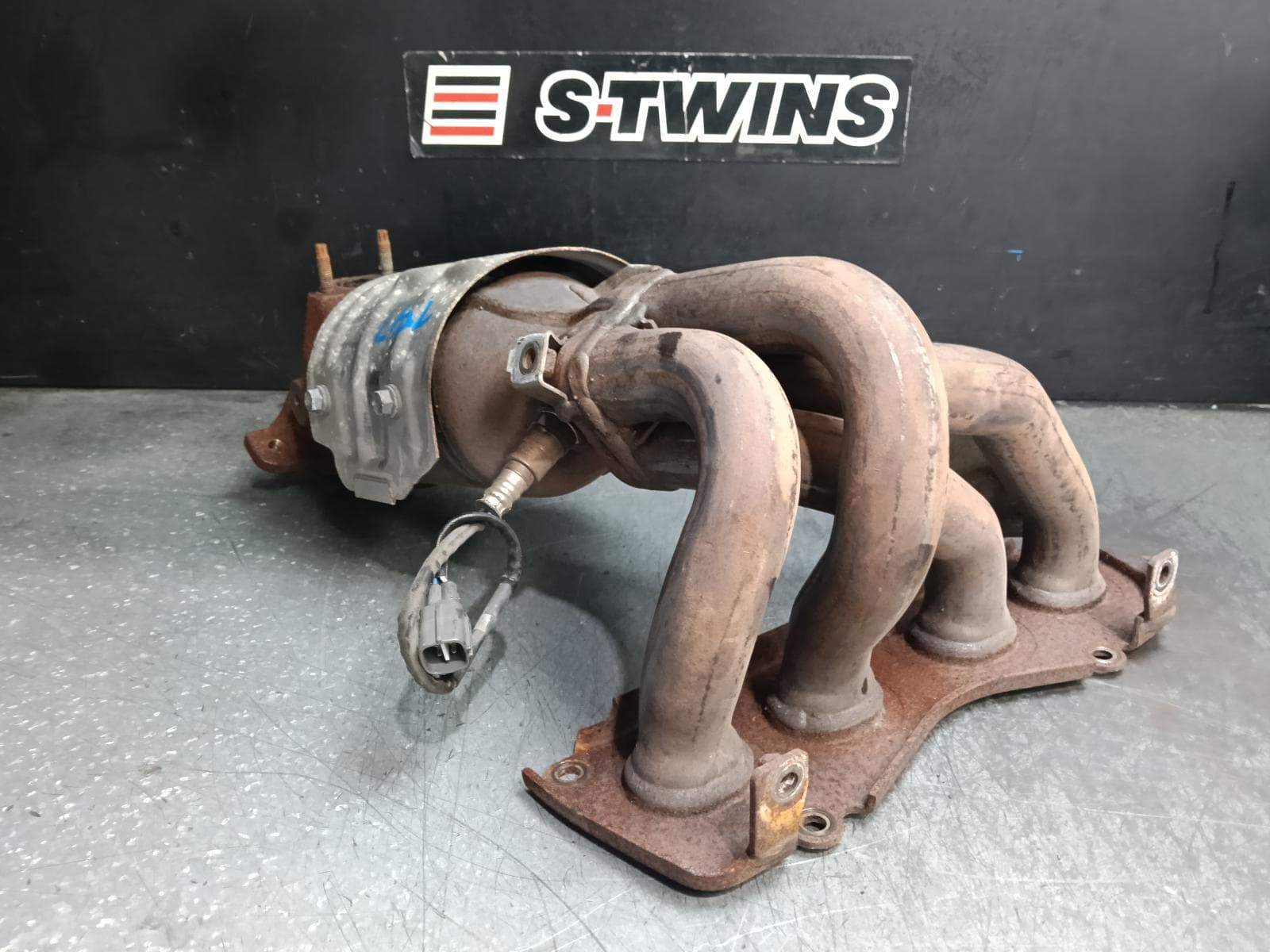 Used auto part listing image: 2015 LEXUS NX CATALYTIC CONVERTER EXHAUST MANIFOLD-CAT TYPE, 2.5, AGZ/AYZ, 02/14-12/21