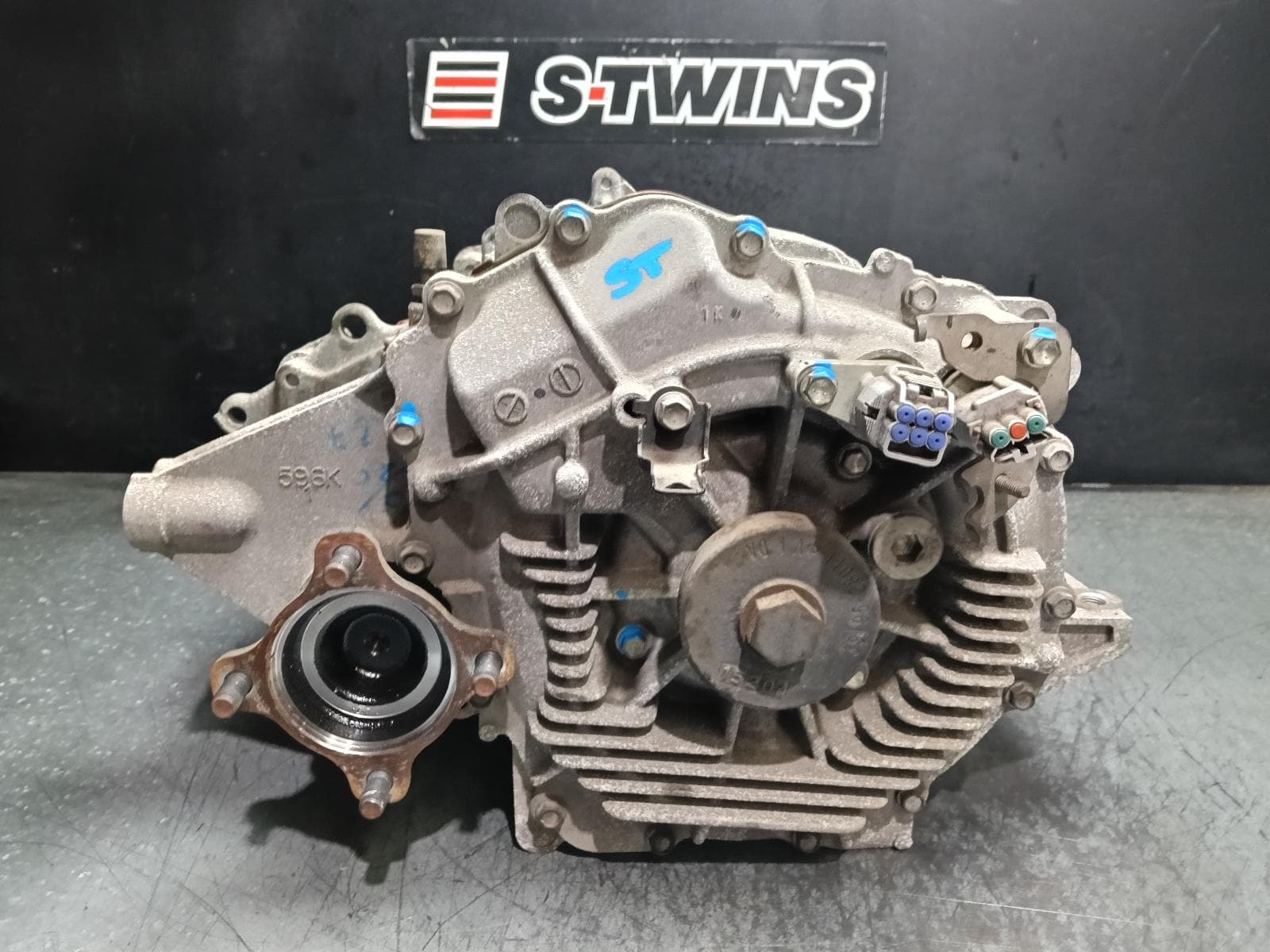 Used auto part listing image: 2015 LEXUS NX DIFFERENTIAL CENTRE AYZ15R, REAR, PETROL, 2.5, 2AR-FXE, W/ ELECTRIC MOTOR, HEV, 02/14-12/21
