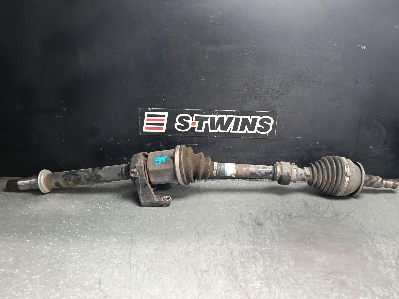 Used auto part listing image: 2015 LEXUS NX RIGHT DRIVESHAFT FRONT, HYBRID, AGZ/AYZ 02/14-12/21