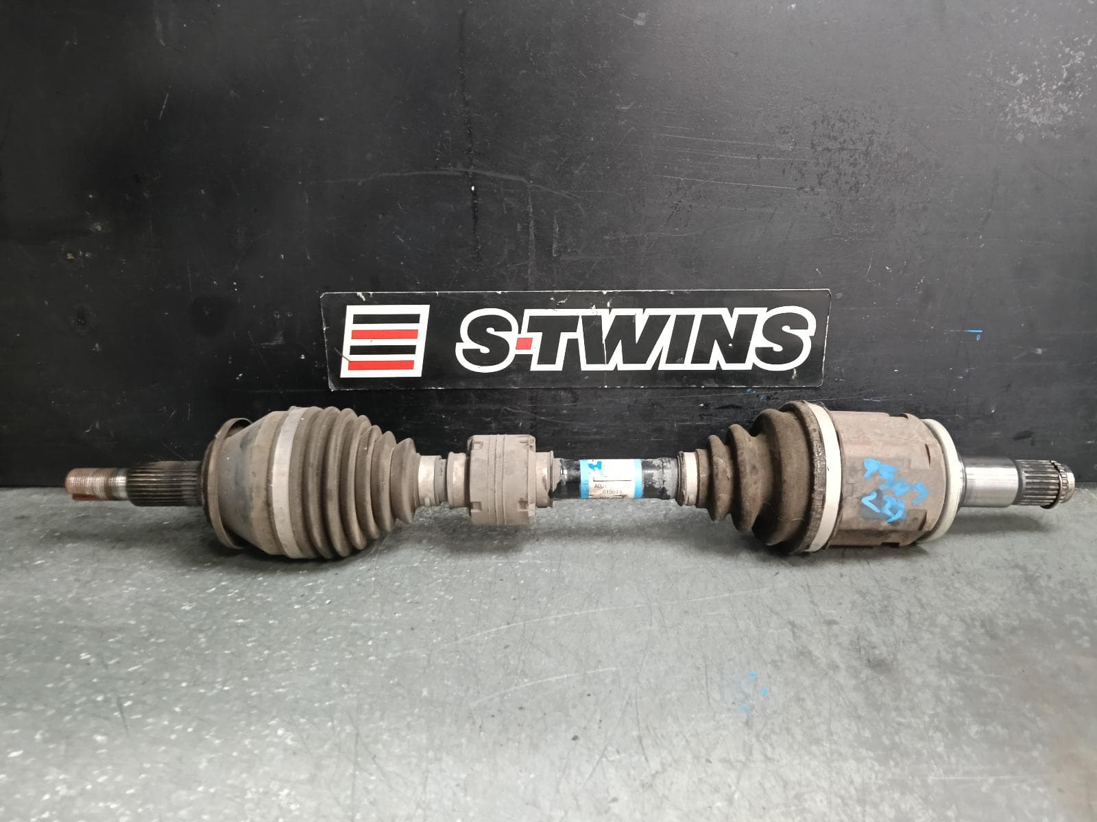 Used auto part listing image: 2015 LEXUS NX LEFT DRIVESHAFT FRONT, HYBRID, AGZ/AYZ 02/14-12/21