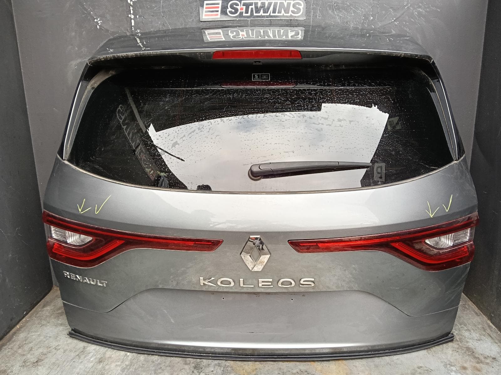 Used auto part listing image: 2017 RENAULT KALEOS BOOTLID TAILGATE XZG, TAILGATE, NON POWER LIFTGATE TYPE, 05/16