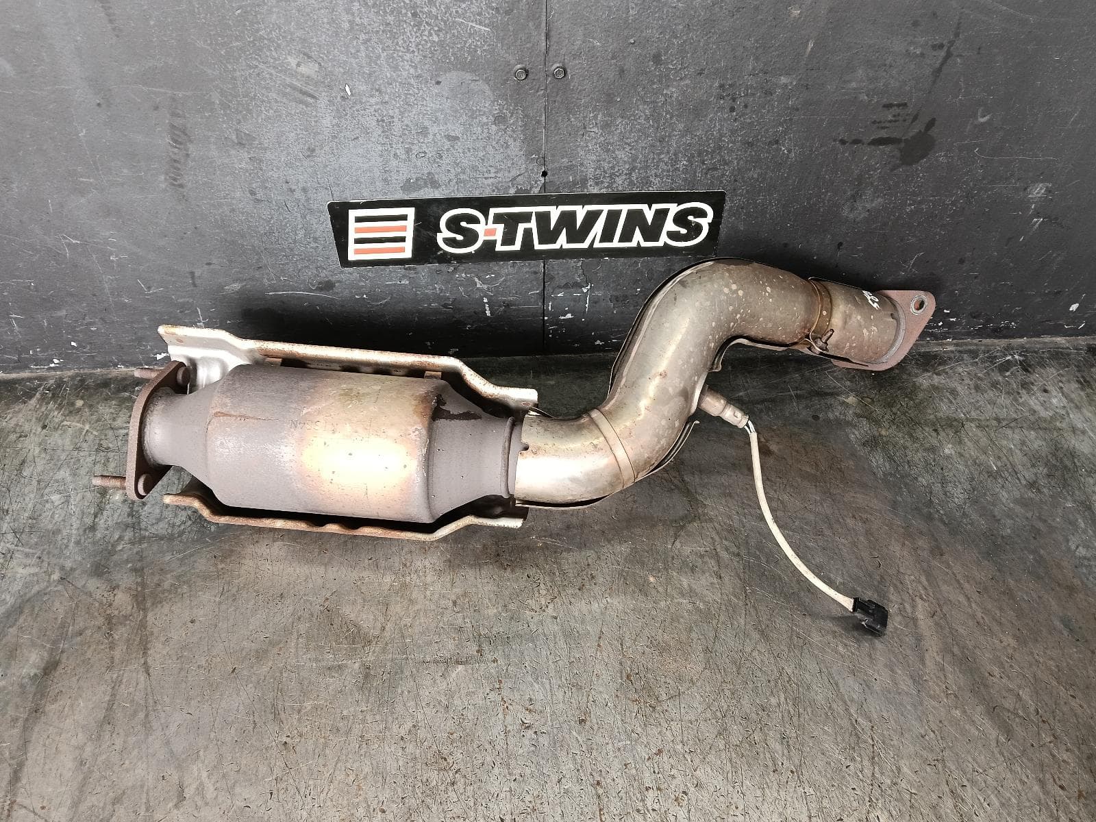 Used auto part listing image: 2017 RENAULT KALEOS CATALYTIC CONVERTER UNDER CAR-CAT TYPE, 2.5, PETROL, XZG, 05/16
