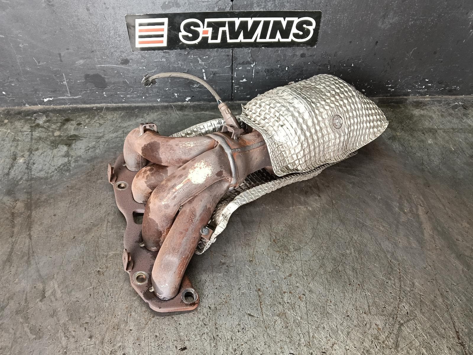 Used auto part listing image: 2017 RENAULT KALEOS CATALYTIC CONVERTER MANIFOLD-CAT TYPE, 2.5, PETROL, XZG, 05/16