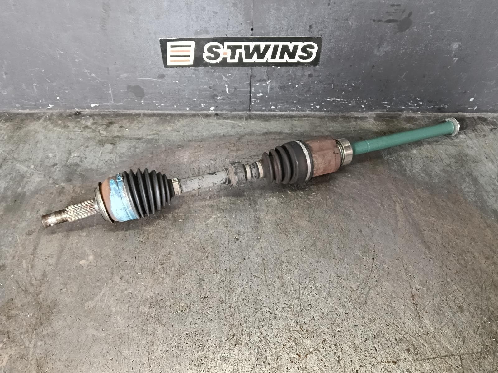 Used auto part listing image: 2017 RENAULT KALEOS RIGHT DRIVESHAFT FRONT, AUTO, FWD, PETROL, XZG, 05/16