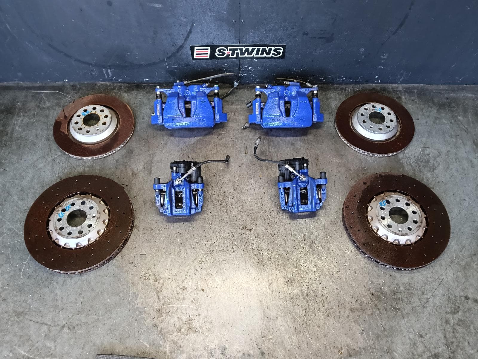 Used auto part listing image: 2023 VOLKSWAGEN GOLF CALIPER LH FRONT, BLUE, R, GEN 8, 09/20