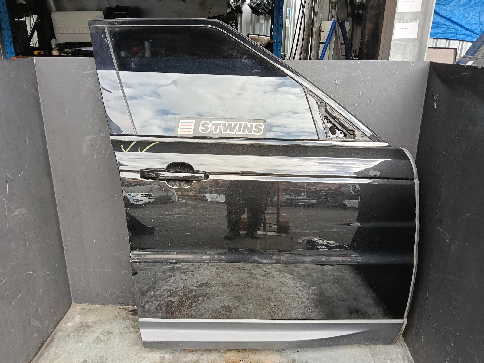 Used auto part listing image: 2017 LAND ROVER RANGEROVER SPORT RIGHT FRONT DOOR L494, 06/13-04/22