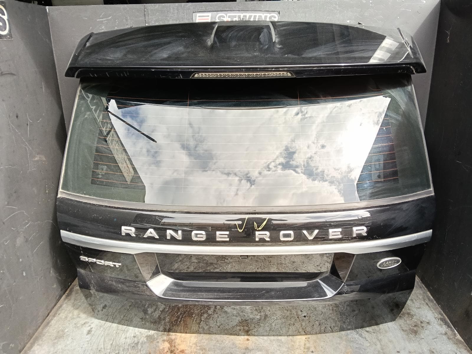 Used auto part listing image: 2017 LAND ROVER RANGEROVER SPORT BOOTLID TAILGATE TAILGATE, L494, 06/13-04/22