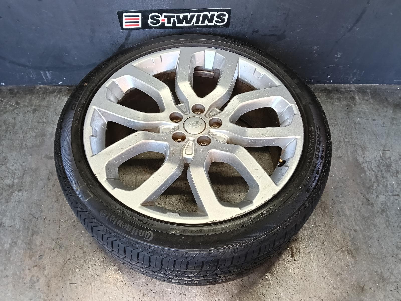 Used auto part listing image: 2017 LAND ROVER RANGEROVER SPORT WHEEL MAG FACTORY, 22IN, STYLE 504, SILVER, L494, 06/13-04/22