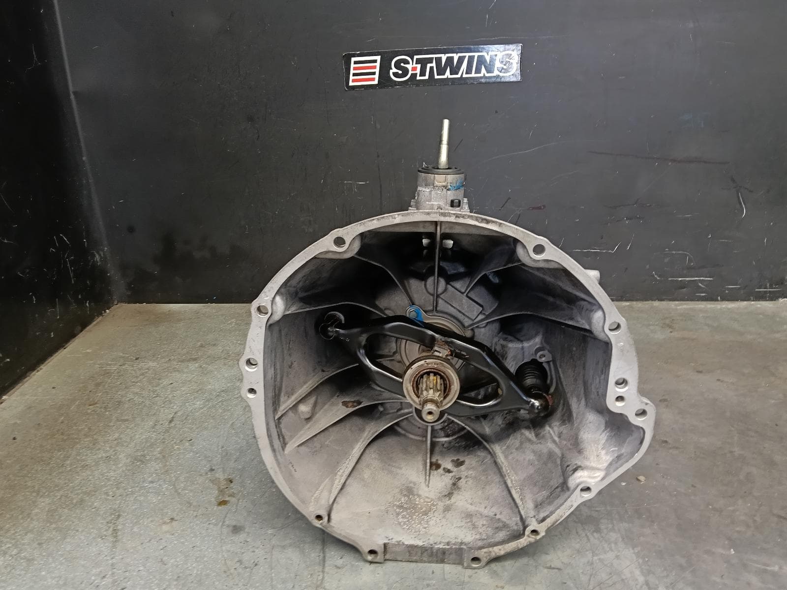 Used auto part listing image: 2007 JEEP WRANGLER TRANS GEARBOX MANUAL, AWD, DIESEL, 2.8, TURBO, NO TRANSFER CASE, JK, 03/07-07/18