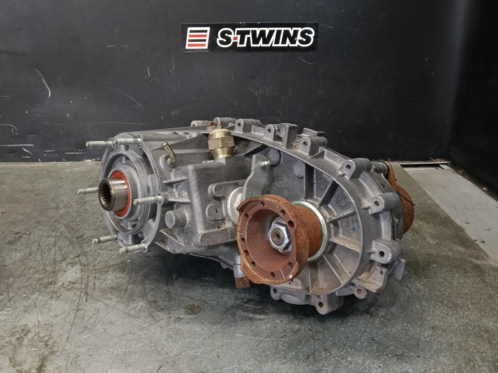 Used auto part listing image: 2007 JEEP WRANGLER TRANSFER CASE AUTO/MANUAL, DIESEL, 2.8, JK, 03/07-07/18